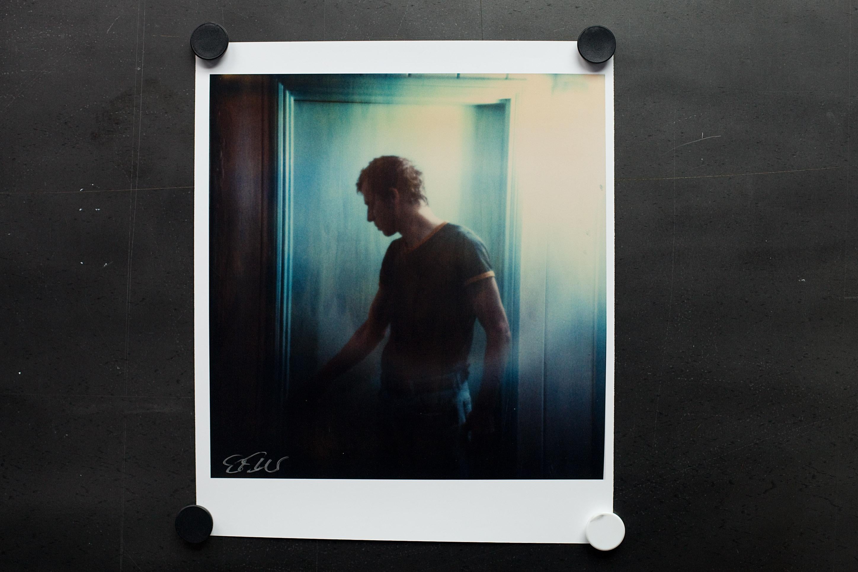 Stefanie Schneider Color Photograph – Bates Motel I (Die letzte Bilderausstellung) –  based on a Polaroid Original – Proof