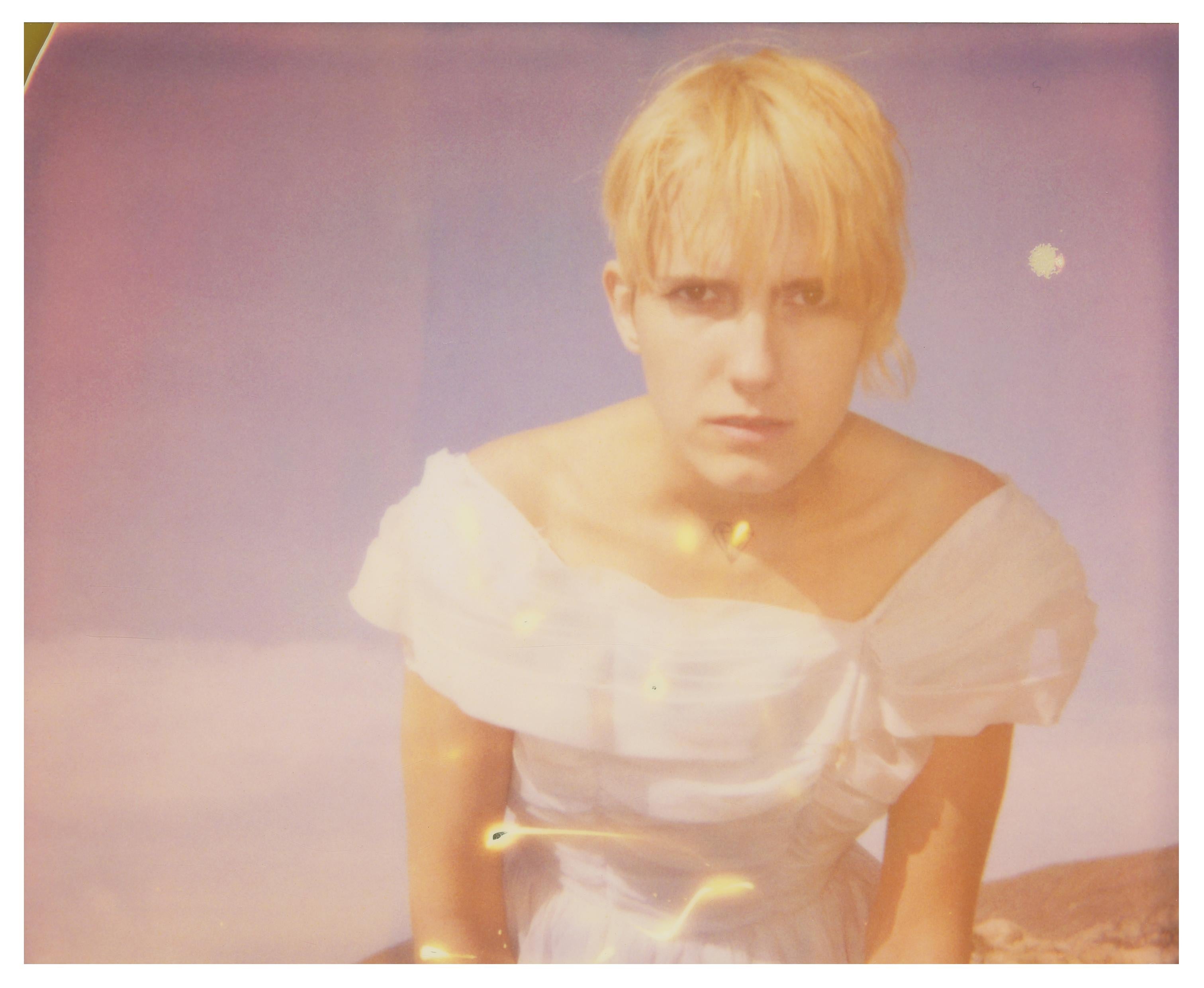 Stefanie Schneider Color Photograph – Become Aware (The Girl behind the White Picket Fence) - Polaroid, Frauen