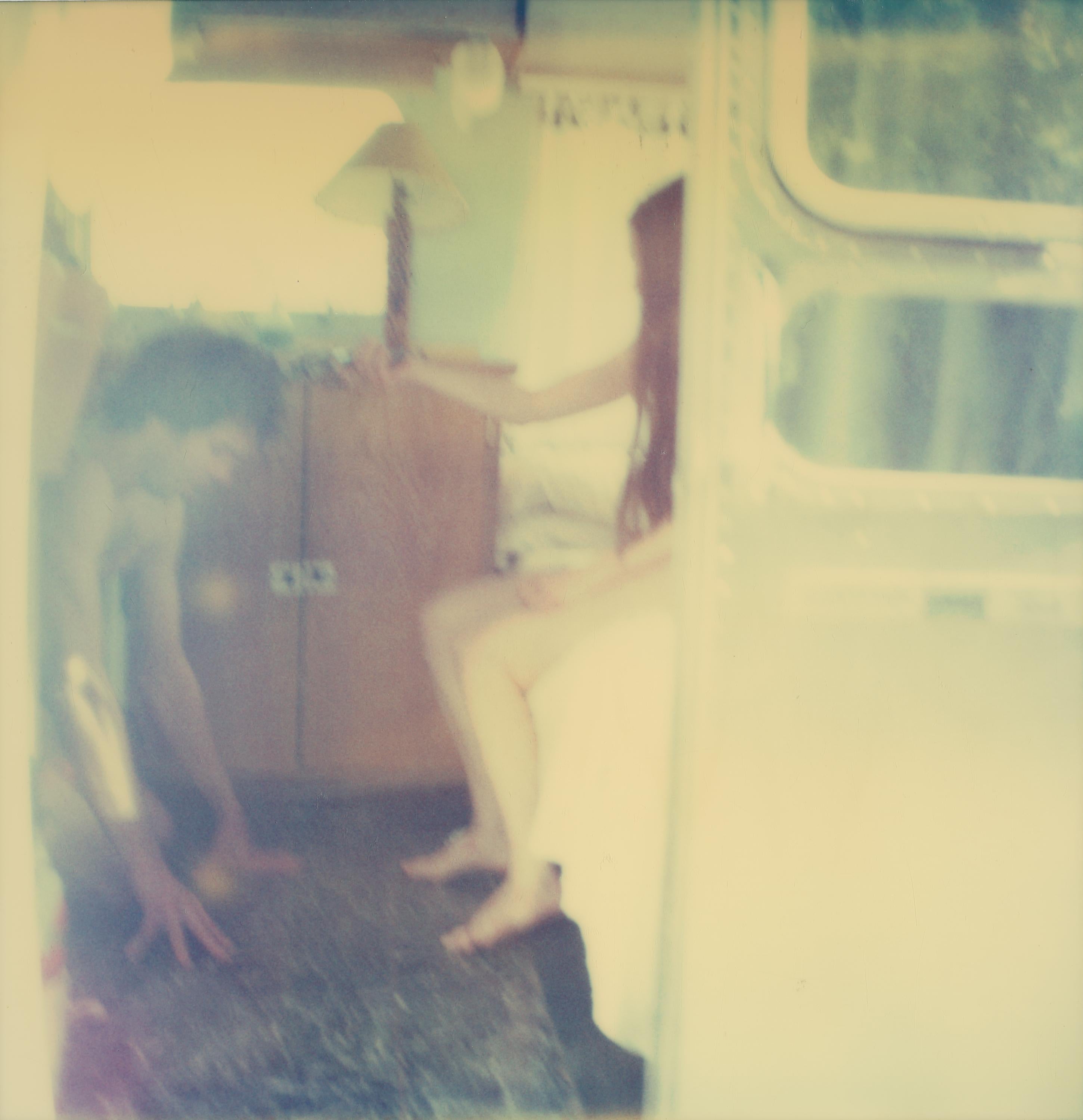 Campane che suonano (Sidewinder) - Contemporaneo, XXI secolo, Polaroid, Figurativo - Color Photograph Beige di Stefanie Schneider