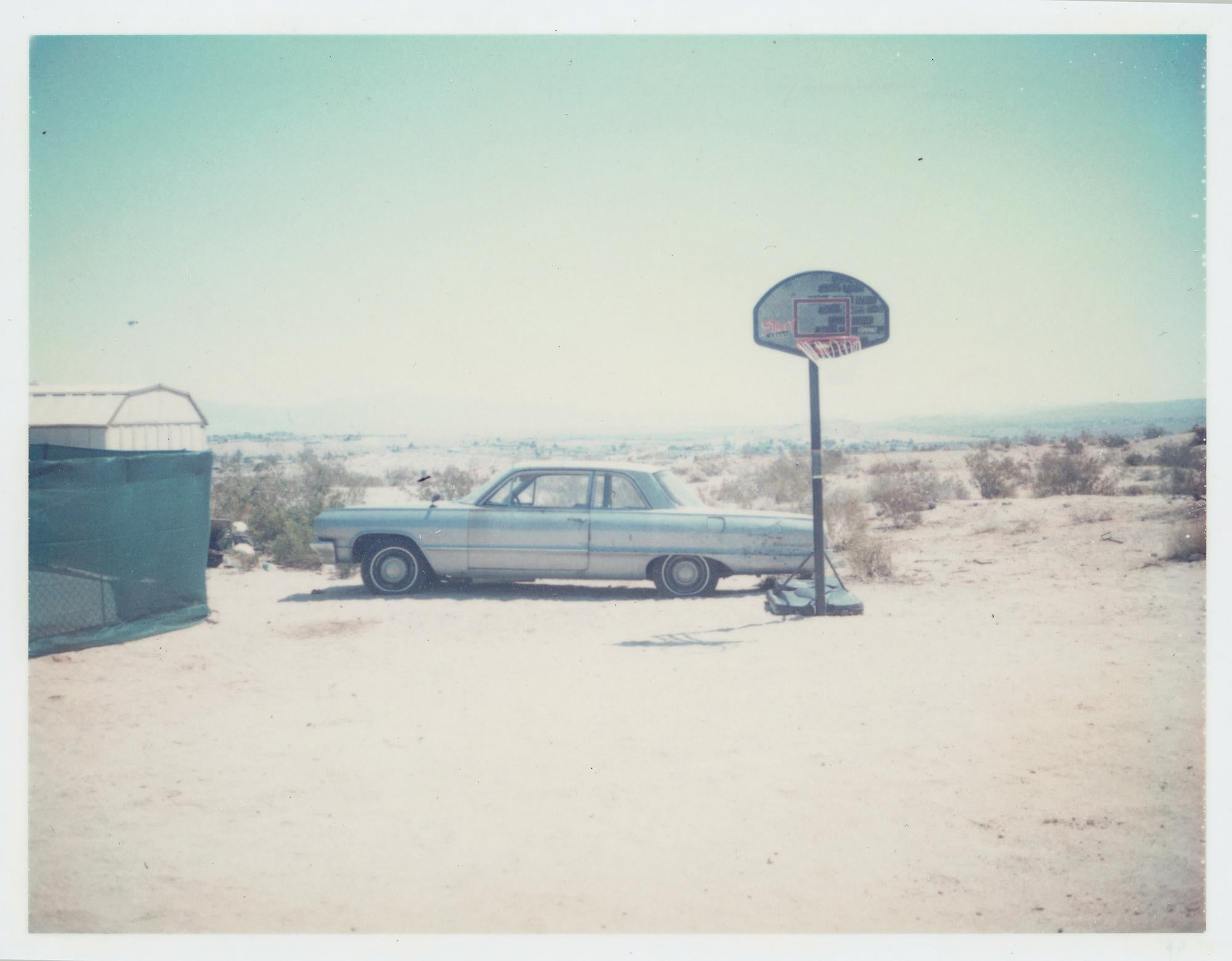 Cadillac bleu (29 Palms, CA) - Polaroid, Cadillac, Vintage, 20ème siècle, couleur