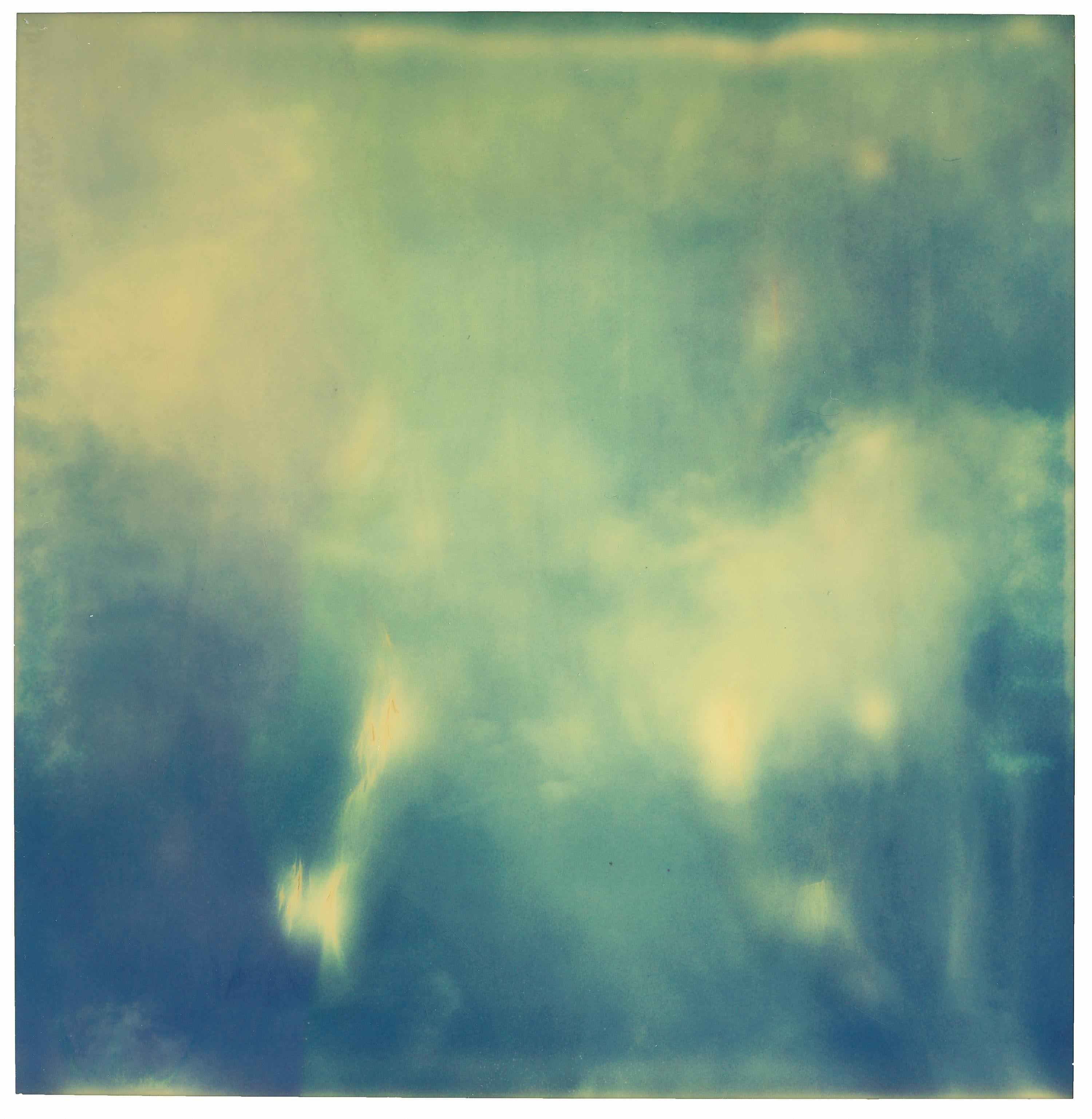 Abstract Photograph Stefanie Schneider - Applique spatiale bleue - Sérigraphie 12 - Contemporain, 21e siècle, Polaroid