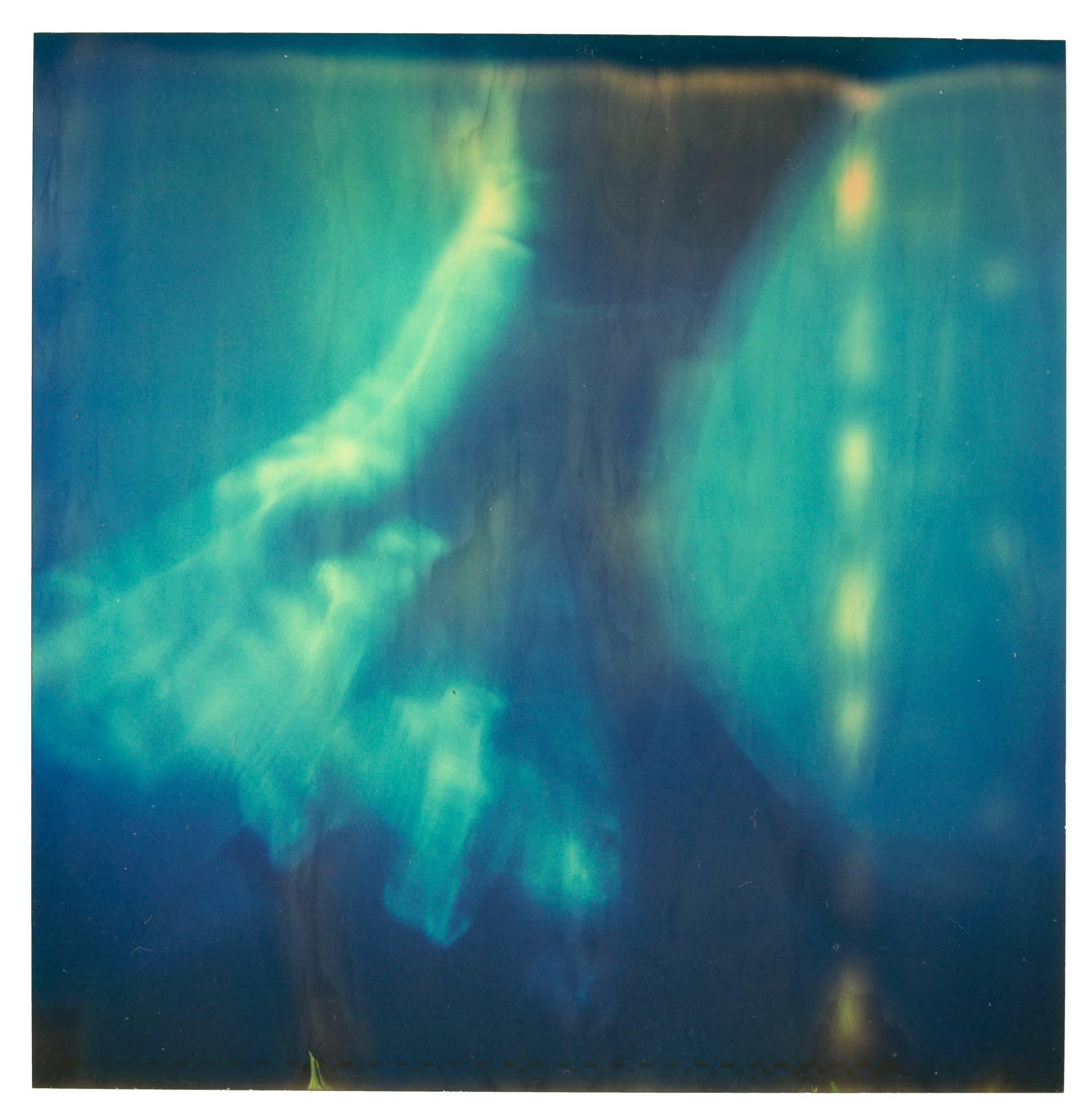 Blau (Aufenthalt) - 21. Jahrhundert, Contemporary, Polaroid, Fotografie, Farbe im Angebot 1