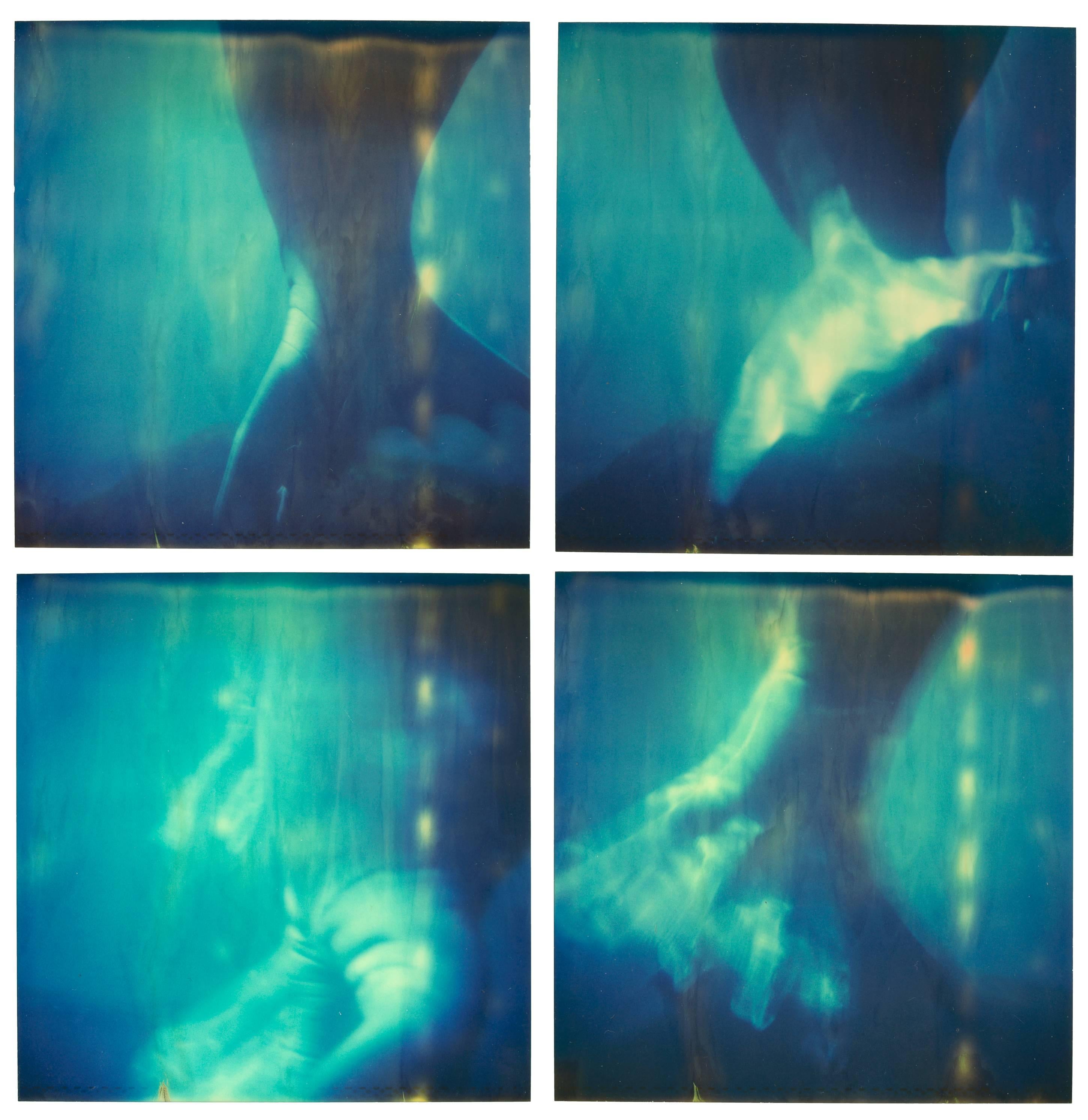 Stefanie Schneider Still-Life Photograph – Blau (Aufenthalt) - 21. Jahrhundert, Contemporary, Polaroid, Fotografie, Farbe