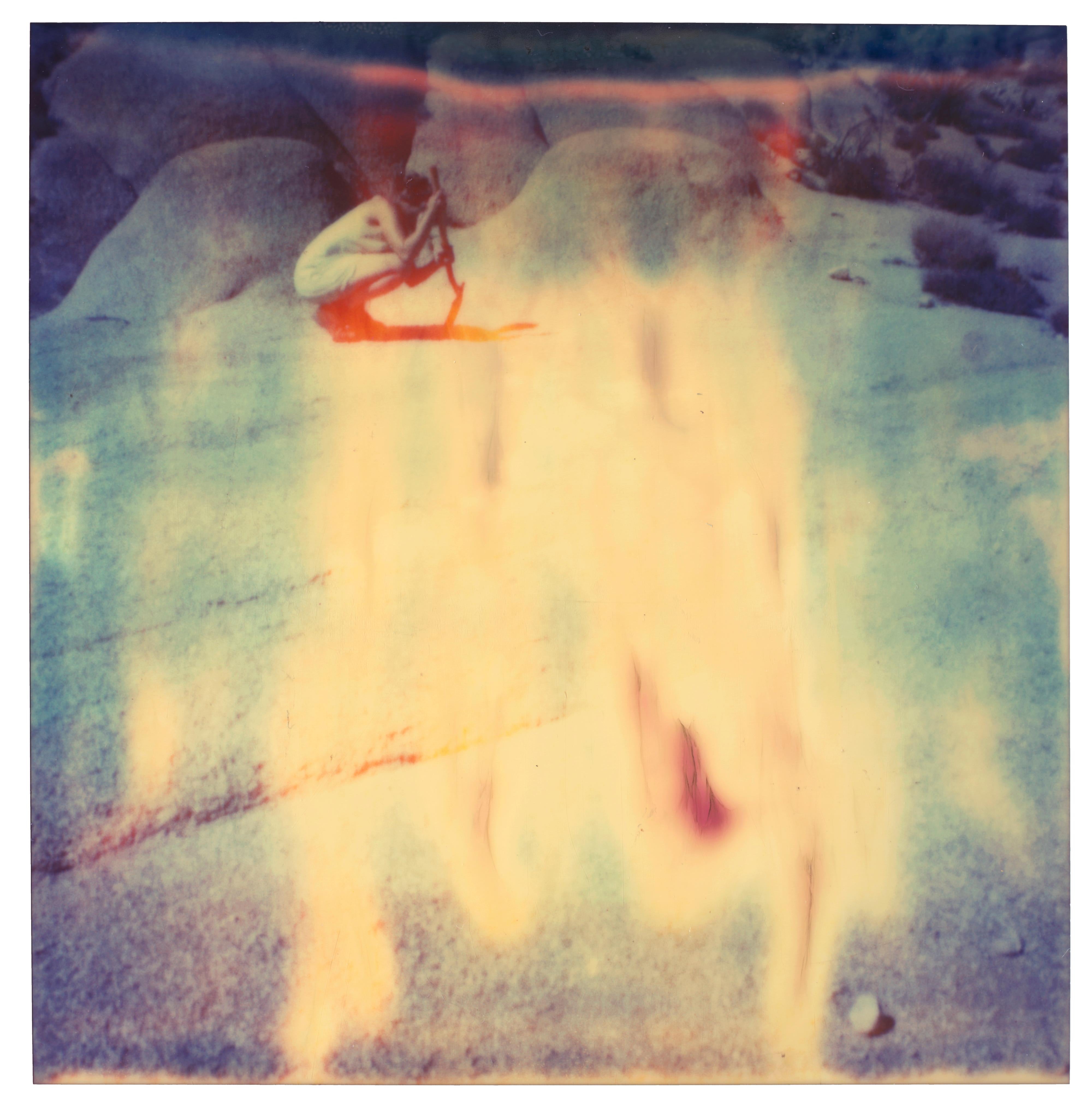 Buried - 8 pezzi - Contemporaneo, Figurativo, scaduto, Polaroid, analogico in vendita 2
