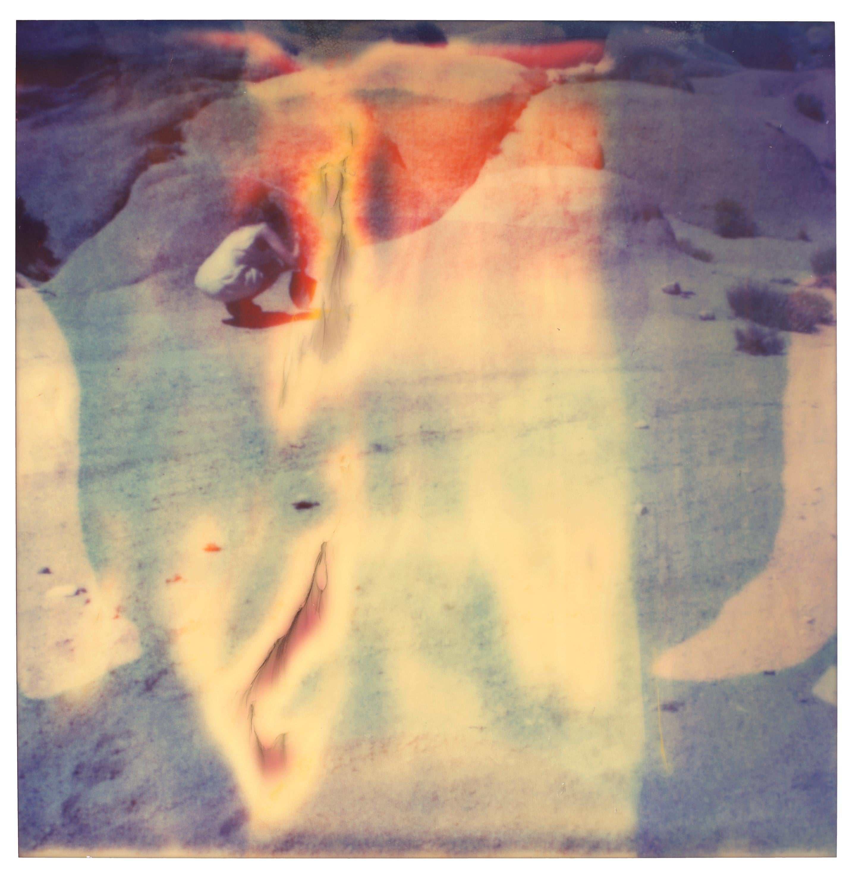 Buried - 8 pezzi - Contemporaneo, Figurativo, scaduto, Polaroid, analogico in vendita 3