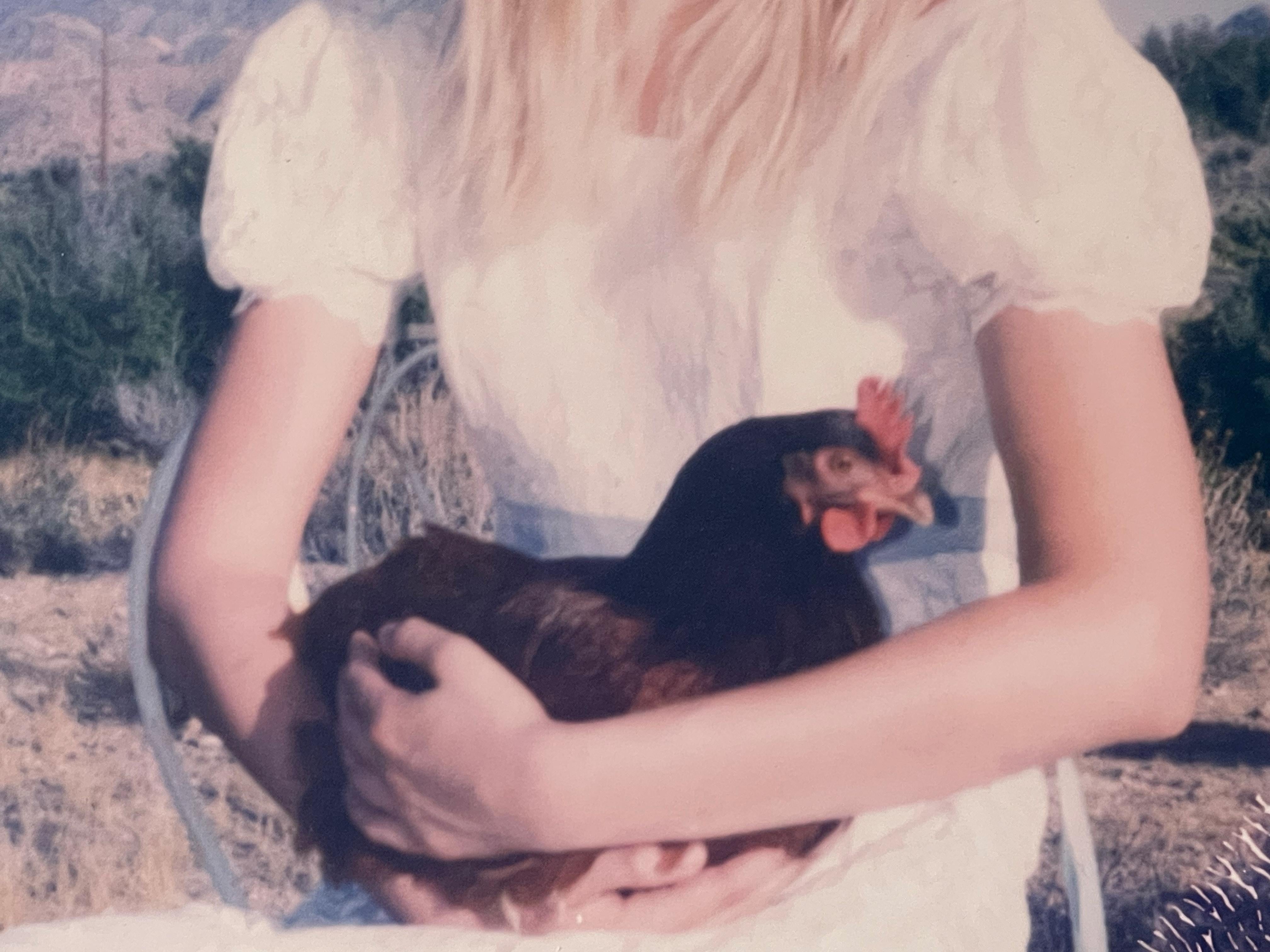Hühner Madonna (Männchen und Hähner und manchmal Kühe) – montiert (Zeitgenössisch), Photograph, von Stefanie Schneider