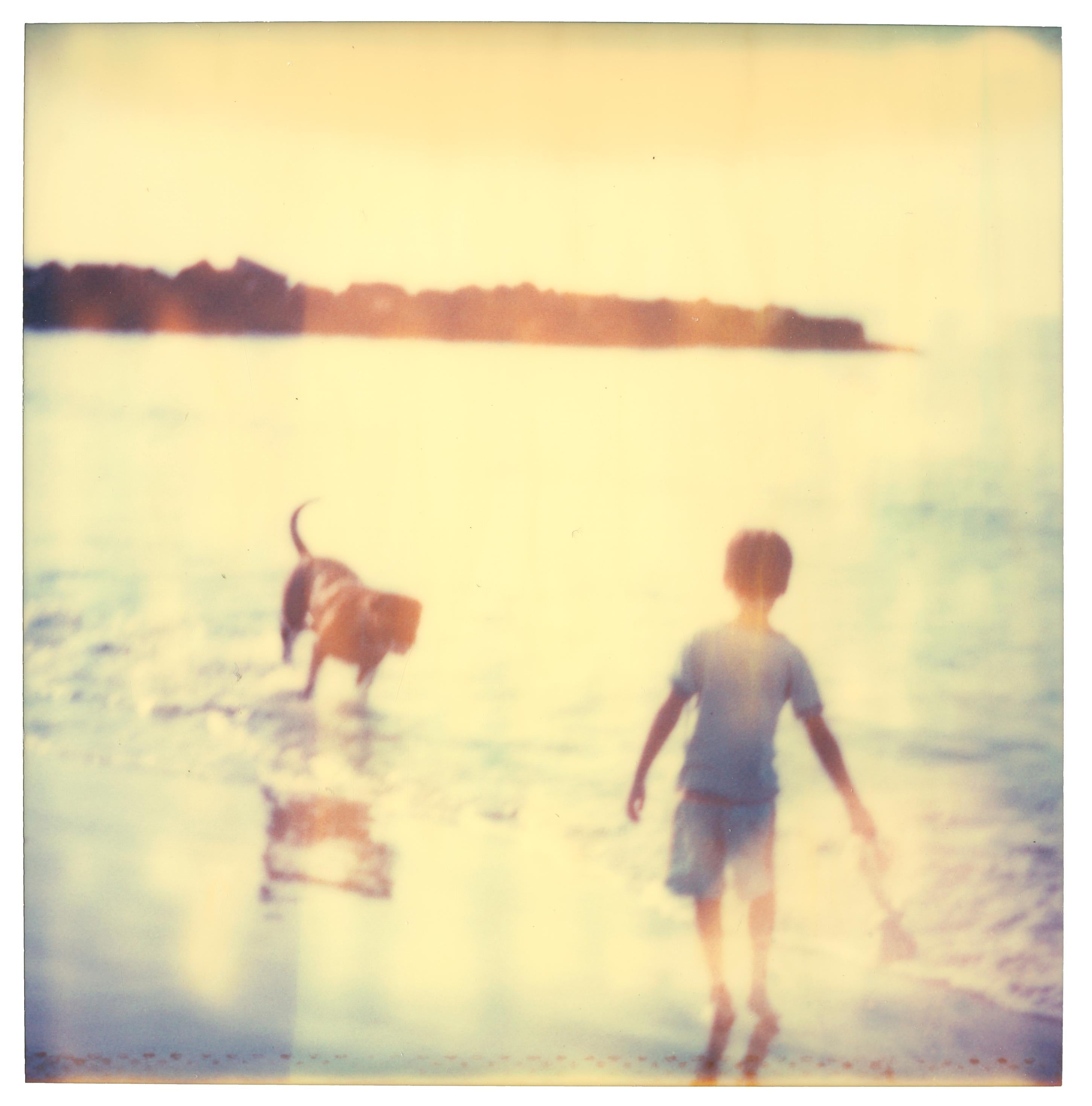 Kindheitserinnerungen – 21. Jahrhundert, Polaroid, Strand, Ozean, Hund, Zeitgenössisch
