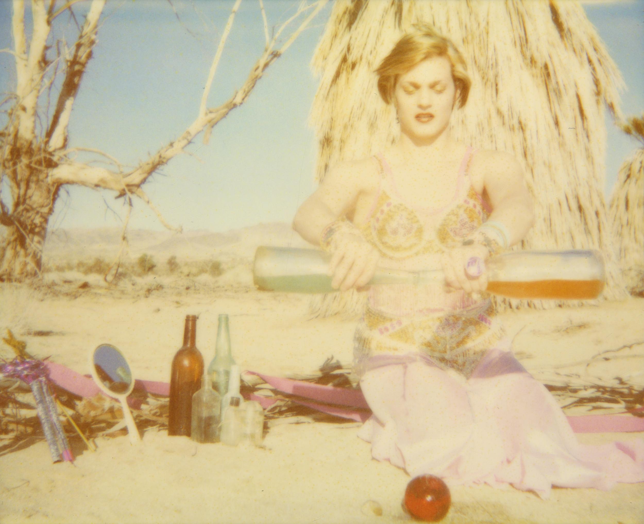 Color Photograph de Stefanie Schneider - Círculo de Magia - Elixires (29 Palms, CA)