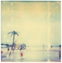 Coney Island Beach Life (Aufenthalt) - Polaroid, 21. Jahrhundert, Contemporary, Farbe