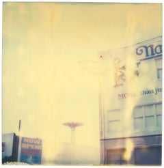 Coney Island (Aufenthalt) - Polaroid, 21. Jahrhundert, Contemporary, Farbe