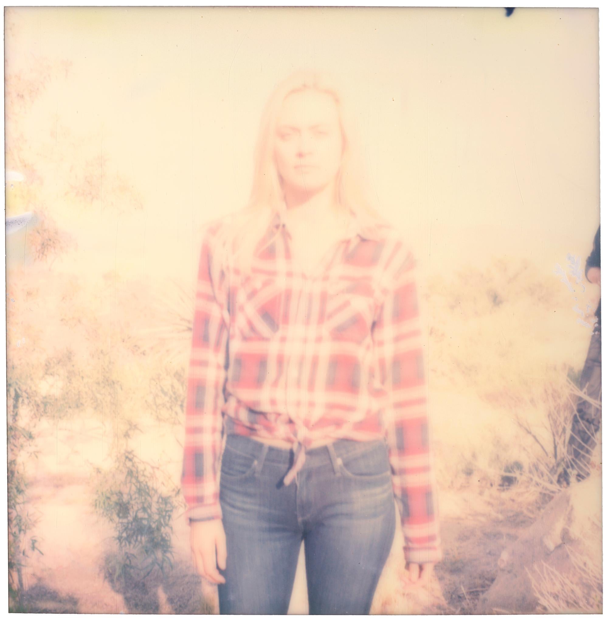 Stefanie Schneider Color Photograph – Country Girl (Back in the 80's) - Polaroid, Contemporary, Frauen, 21. Jahrhundert