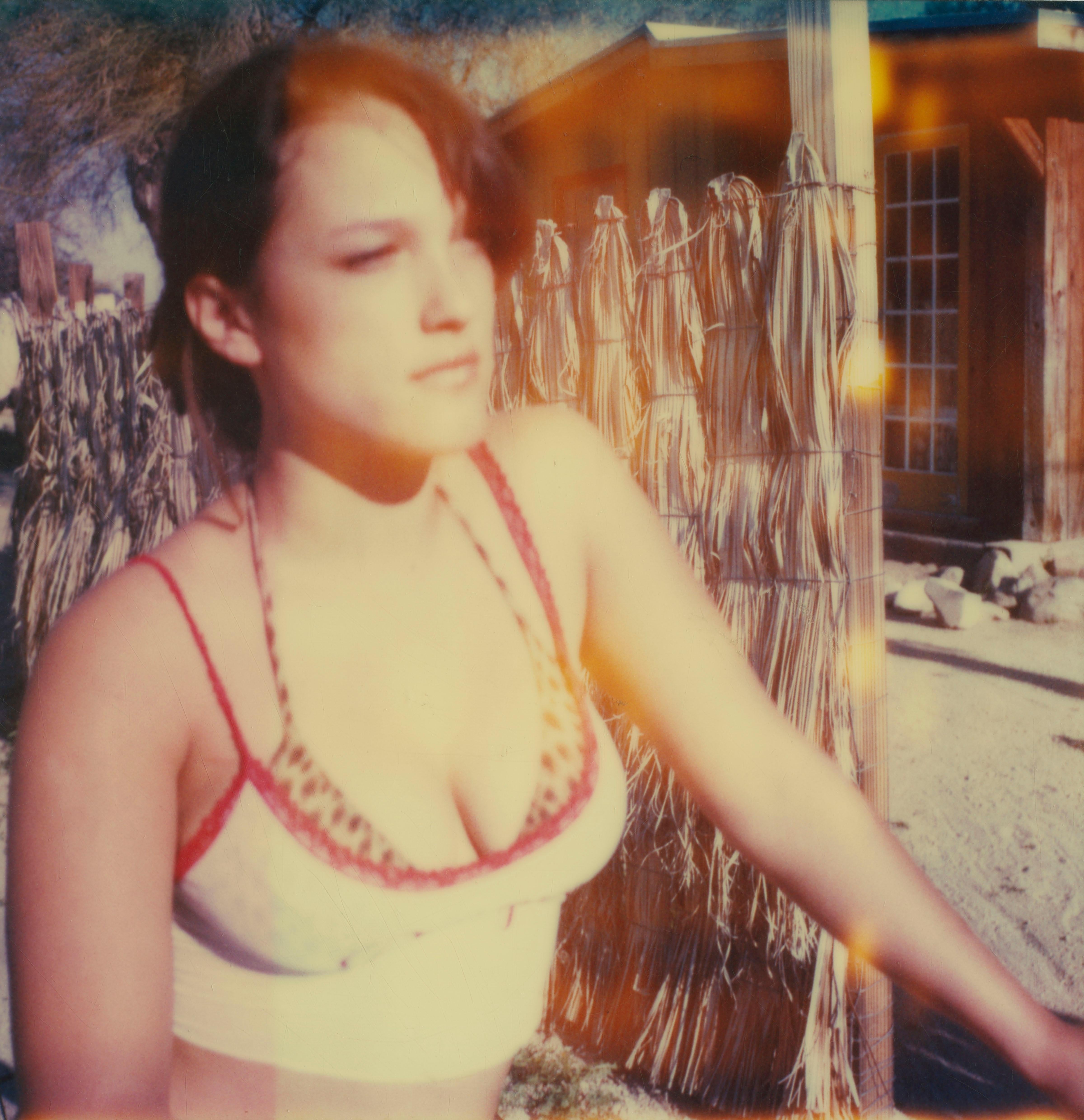 Portrait Photograph de Stefanie Schneider - Crackle (Hasta que la muerte nos separe) - Siglo XXI, Polaroid, Figurativo