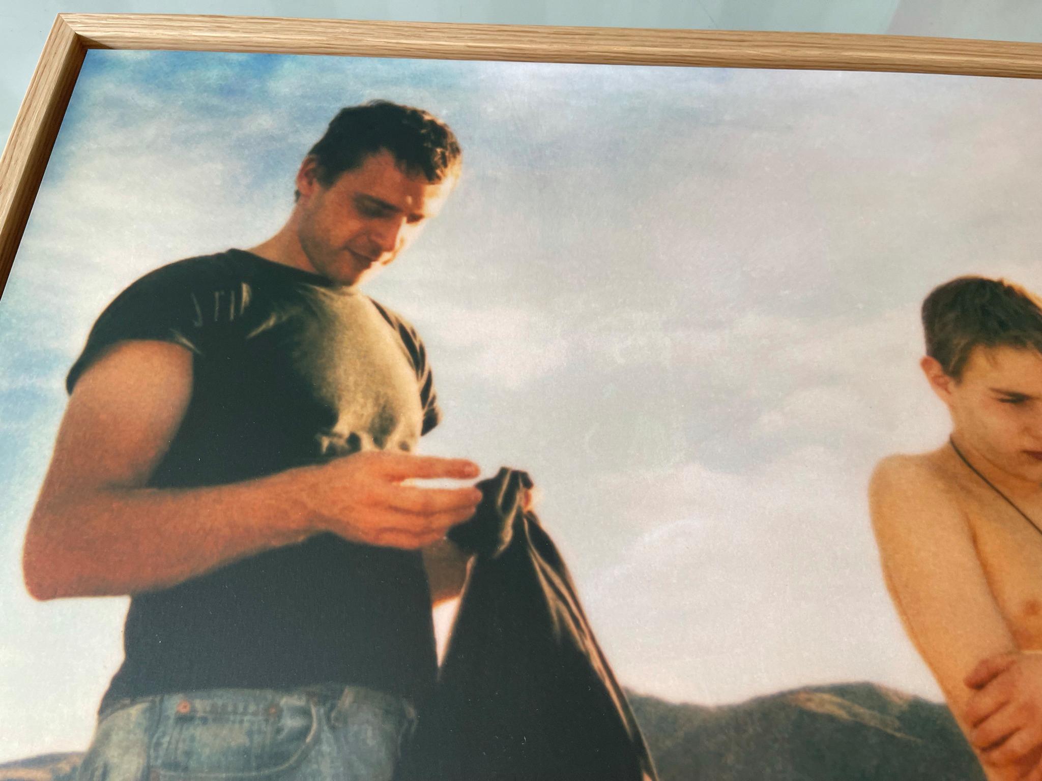 D. und Felix –  Contemporary, 21. Jahrhundert, Polaroid, Figurative Fotografie – Photograph von Stefanie Schneider