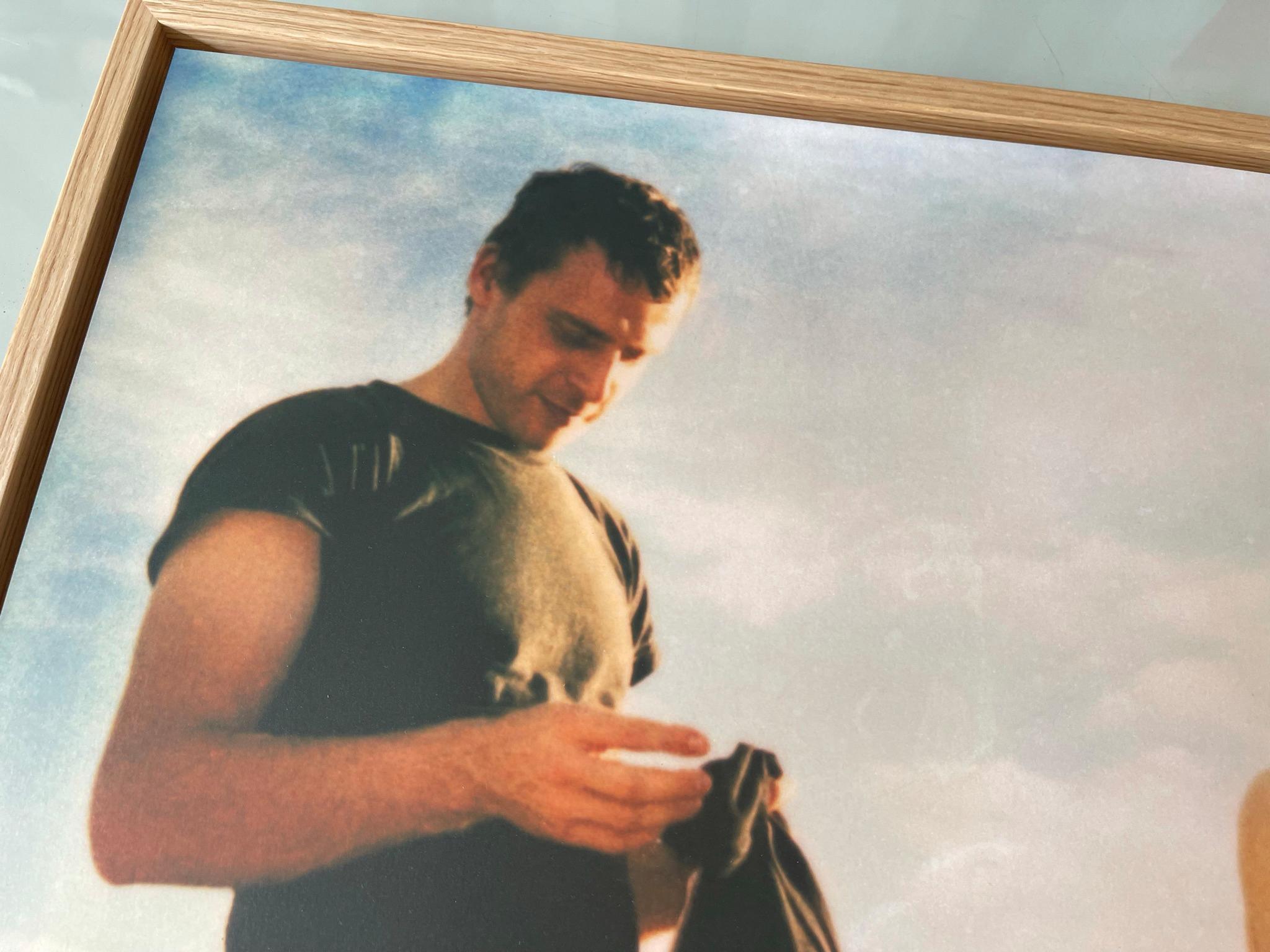 D. und Felix –  Contemporary, 21. Jahrhundert, Polaroid, Figurative Fotografie (Zeitgenössisch), Photograph, von Stefanie Schneider