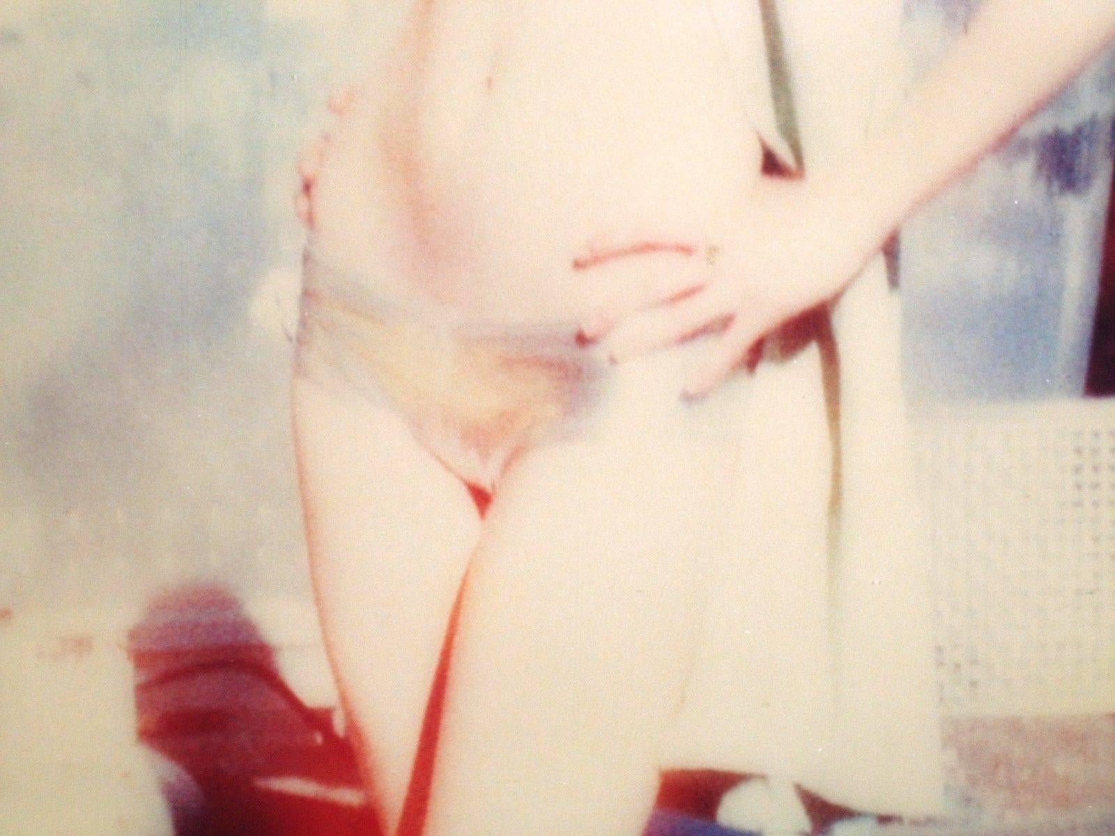 Daisy y Austen delante del Trailer (Hasta que la muerte nos separe) - 2005

Prueba b4 Impresión / 128x125cm
C-Print analógico firmado, impreso a mano por el artista, basado en la Polaroid, 
firmado en el anverso.

¿Qué es una prueba antes de