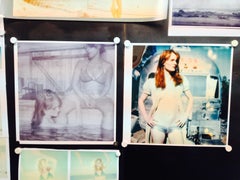 Daisy y Austen en la piscina (Hasta que la muerte nos separe) - Polaroid, Figurativo, Mujeres