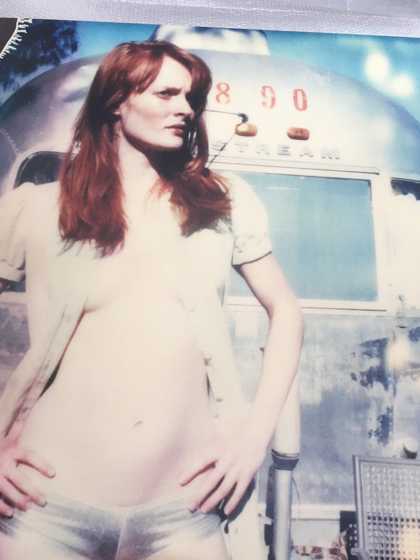 Daisy davanti al trailer (Till Death do Us Part ) + colonna sonora LP - 80x78cm in vendita 4