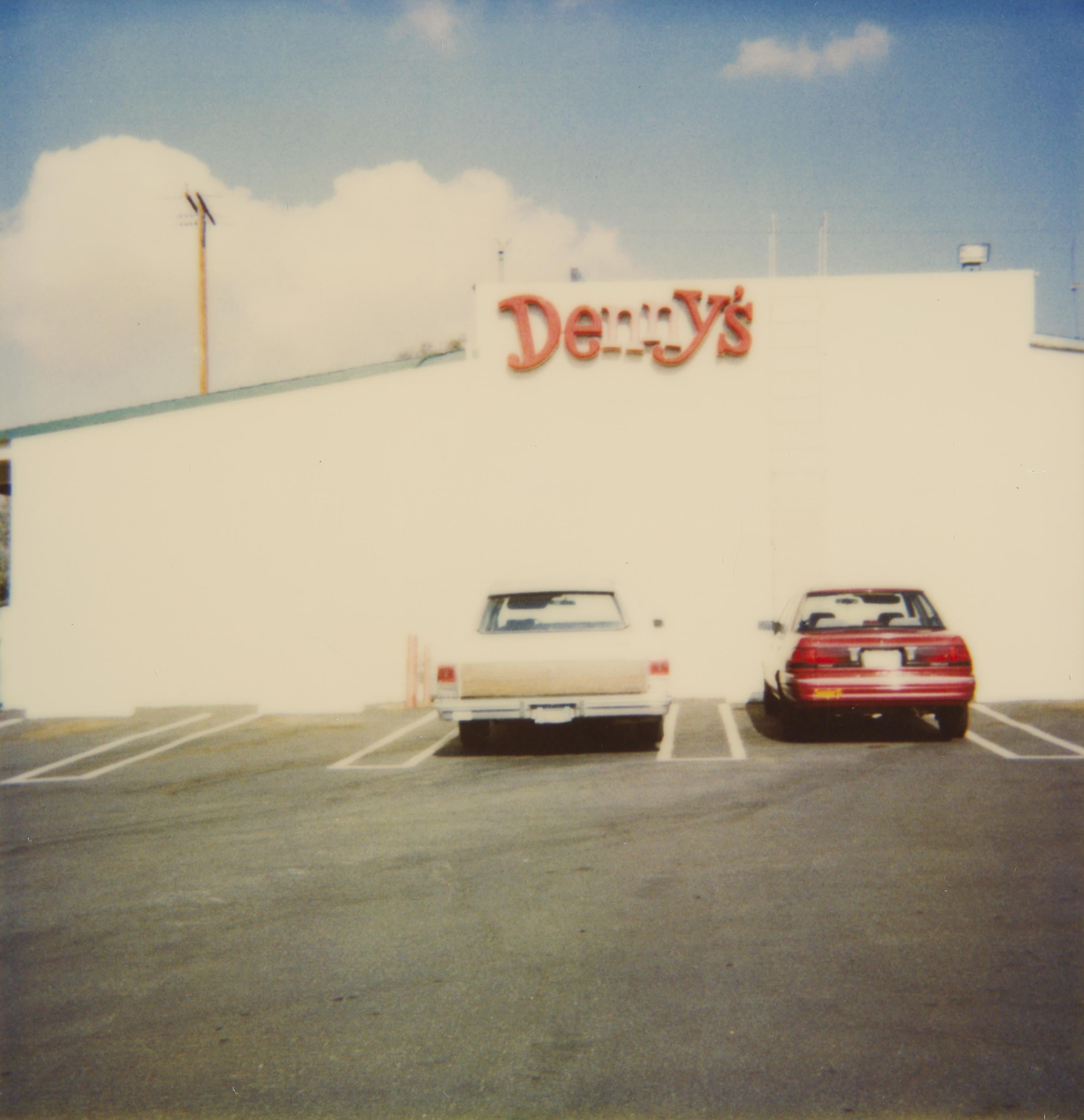 Landscape Photograph di Stefanie Schneider - Denny's (29 Palms, CA) - 21° secolo, Polaroid, Contemporaneo, Paesaggio