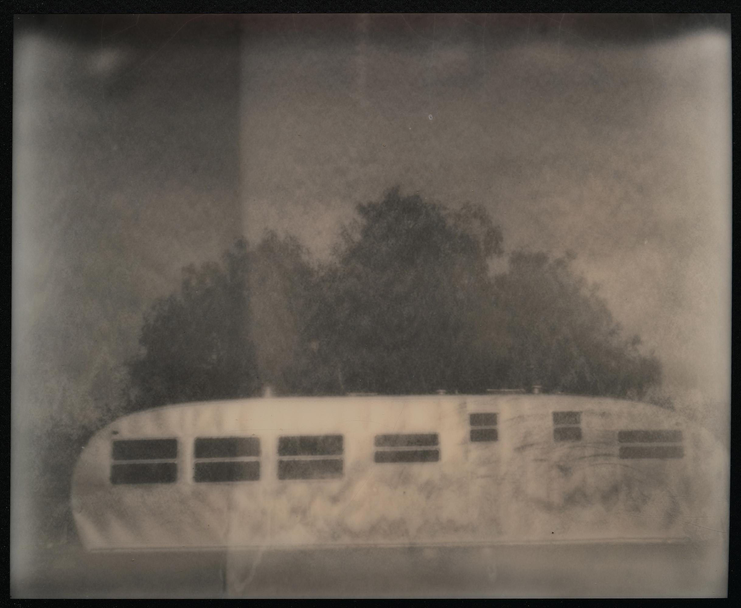 Stefanie Schneider Black and White Photograph – Wüstenleben (California Träumen) – Zeitgenössisch, 21. Jahrhundert, Polaroid