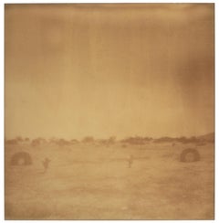 Desert Playground (30e anniversaire d'Oxana) - Contemporain, Paysage, Polaroid