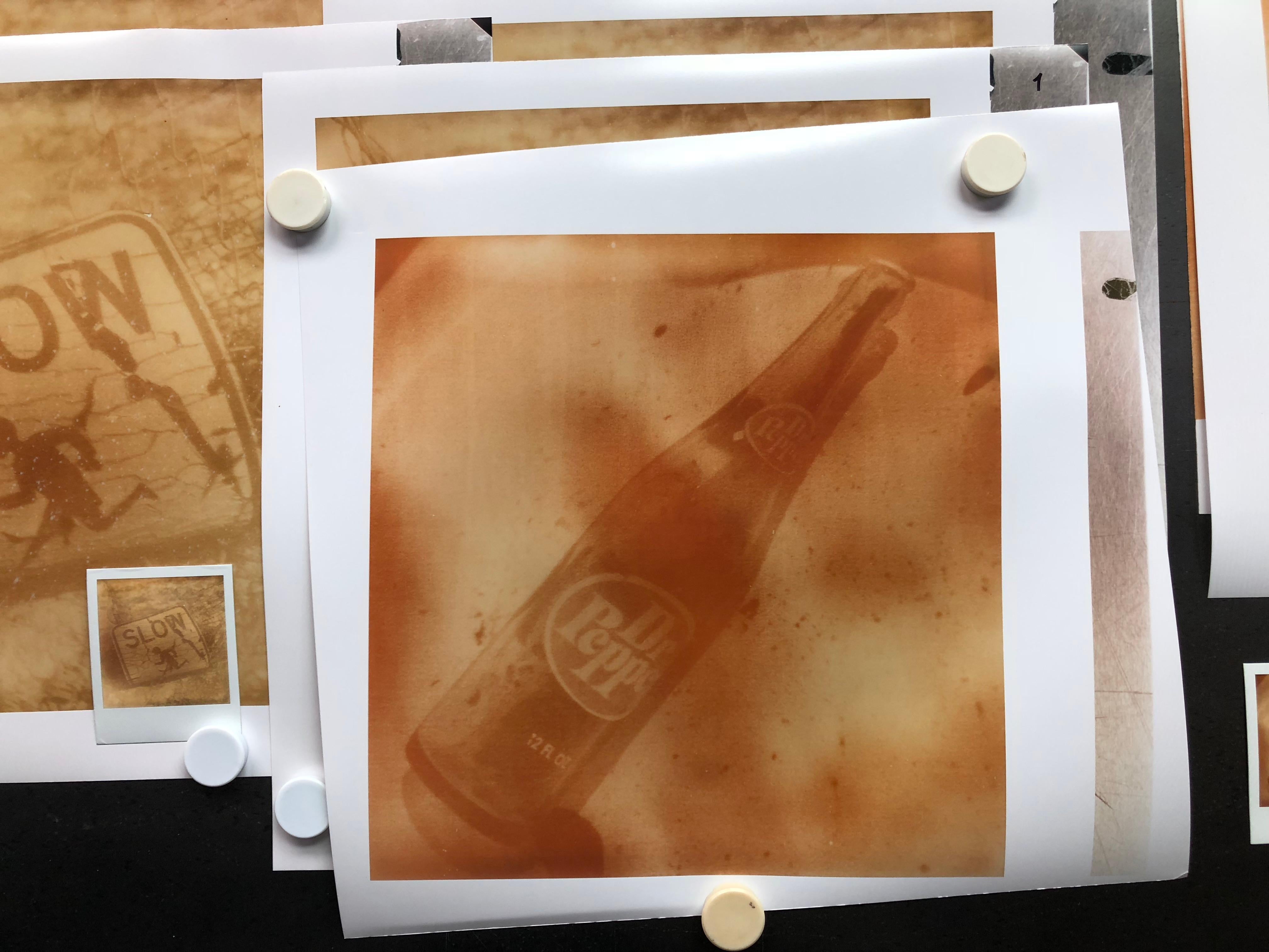 Dr. Pepper (30° compleanno di Oxana) - Contemporaneo, Paesaggio, Polaroid, scaduto - Photograph di Stefanie Schneider