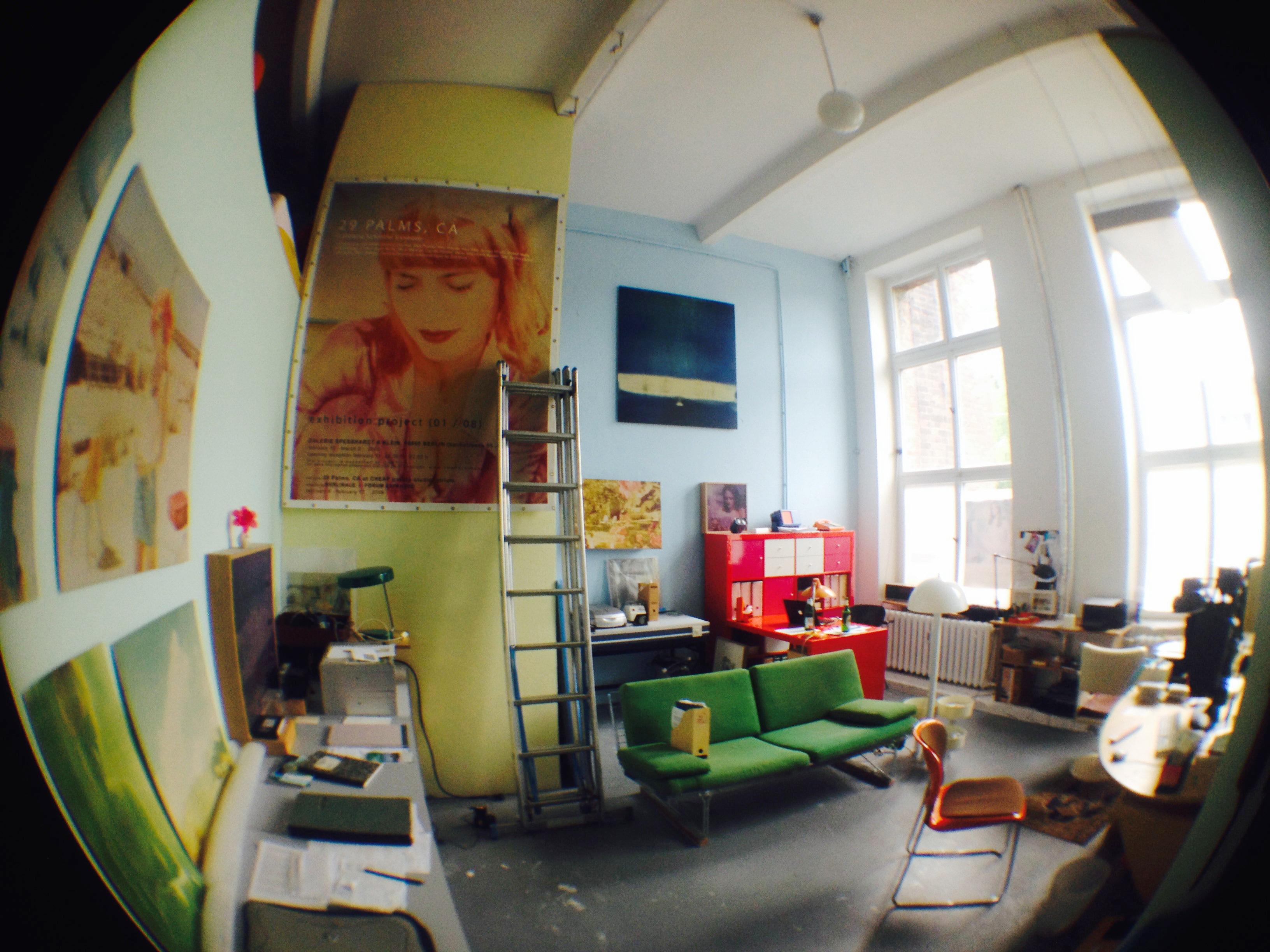 Paysage de rêve (Terres incultes) - 2003

128x125cm, 
Edition 4/5. 
C-Print analogique, imprimé à la main par l'artiste sur du papier Fuji Crystal Archive, d'après le Polaroïd original. 
Inventaire de l'artiste n° 1152.
Label et certificat de