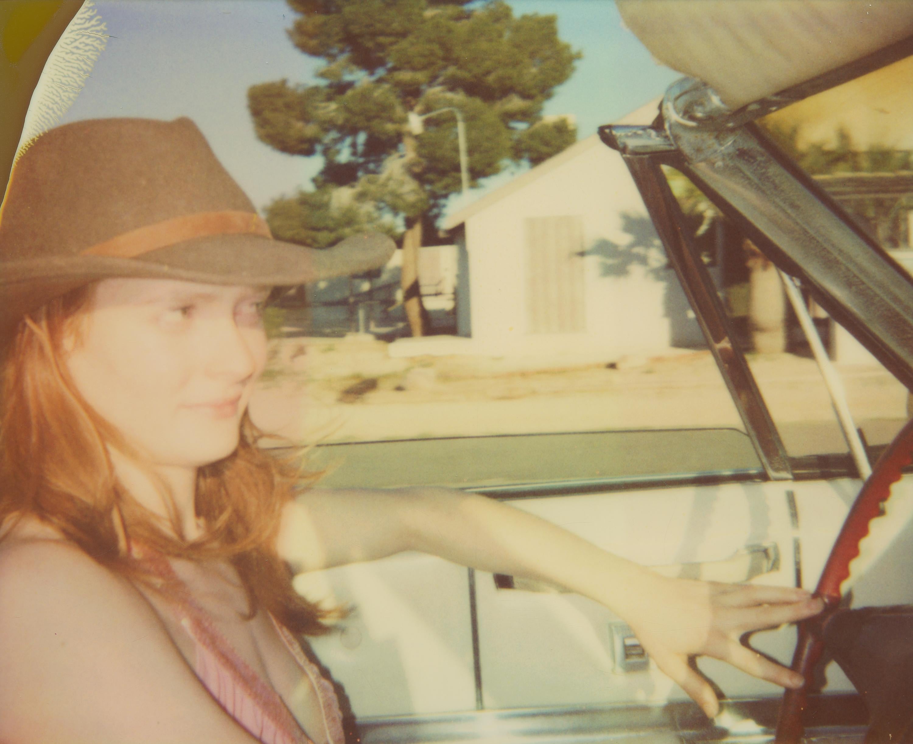 Stefanie Schneider Portrait Photograph – Driving (Till Death do us Part) – Zeitgenössisch, Polaroid, Frauen