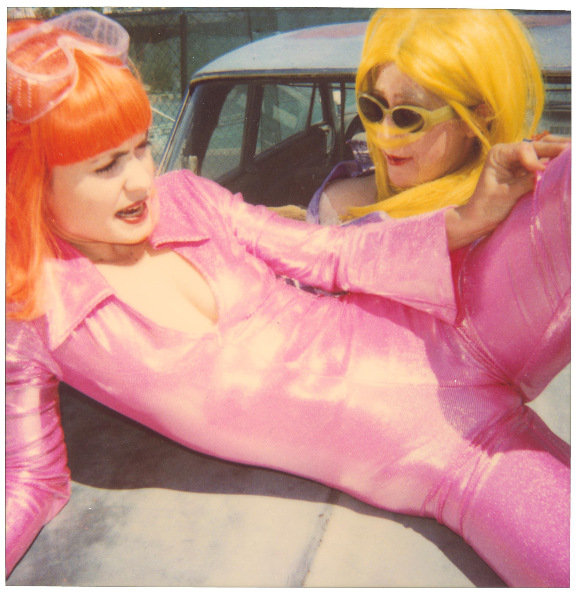 Portrait Photograph de Stefanie Schneider - Eavesdroppings (29 Palms, CA) - Figurativo, Retrato, Polaroid, Radha Mitchell