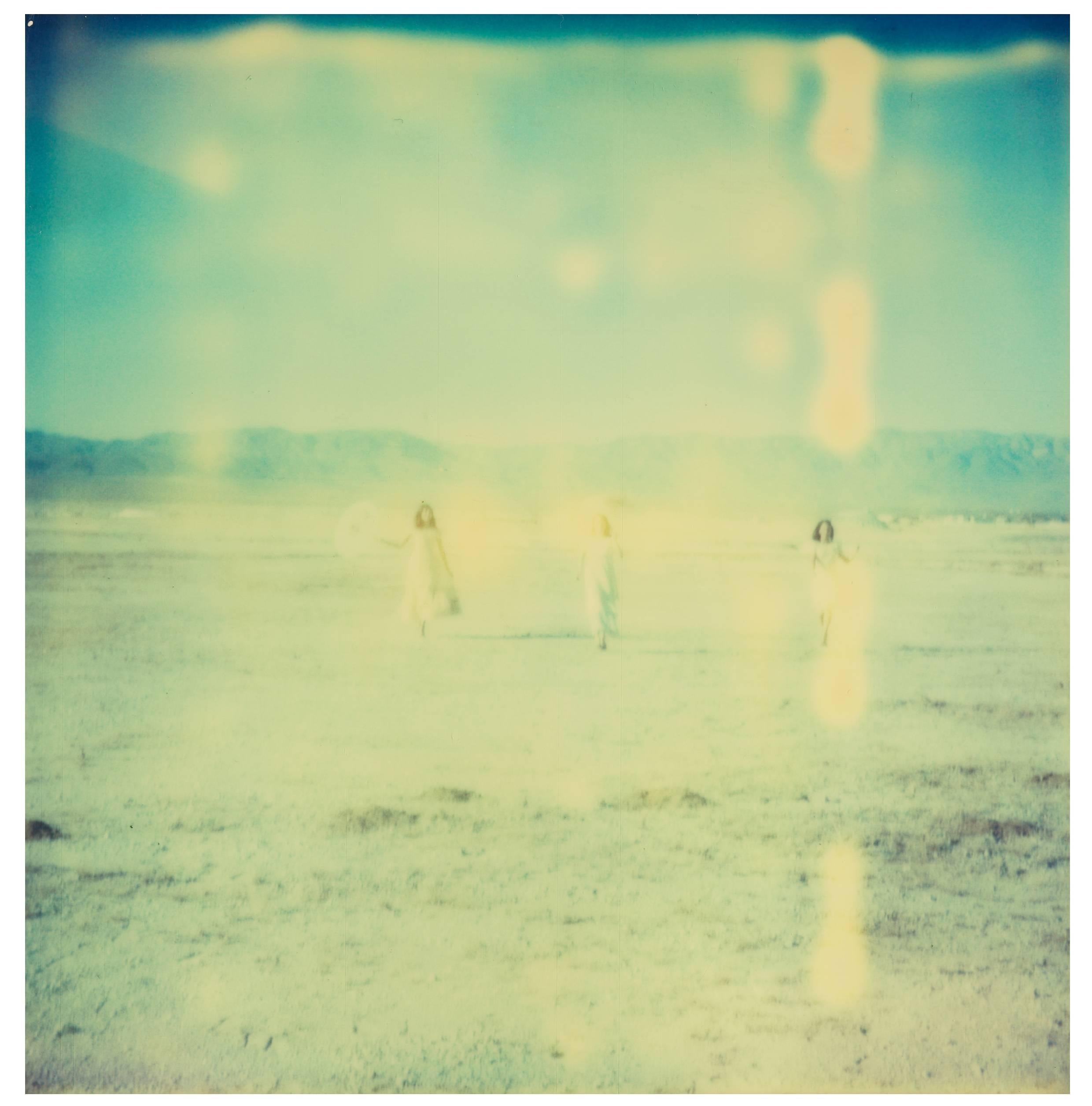 Incantato (Scena di sogno sul lago salato), trittico - Photograph Contemporaneo di Stefanie Schneider