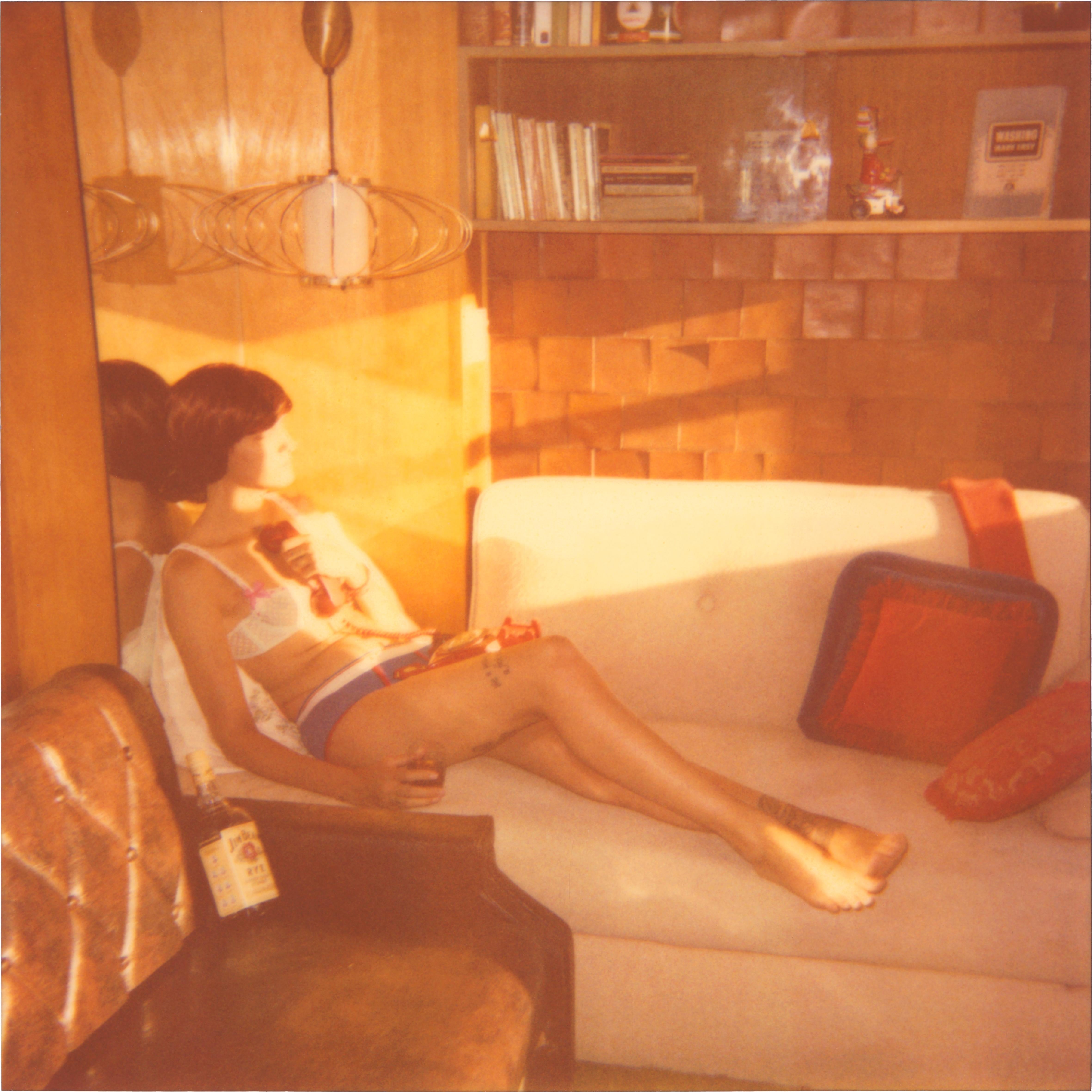 Color Photograph di Stefanie Schneider - Ogni singolo incidente pesa come un macigno, compreso il libro "Un sogno mezzo dimenticato".