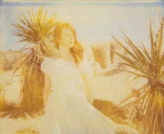 False Pretenses (29 Palms, CA) Contemporain, Femme, Polaroïd