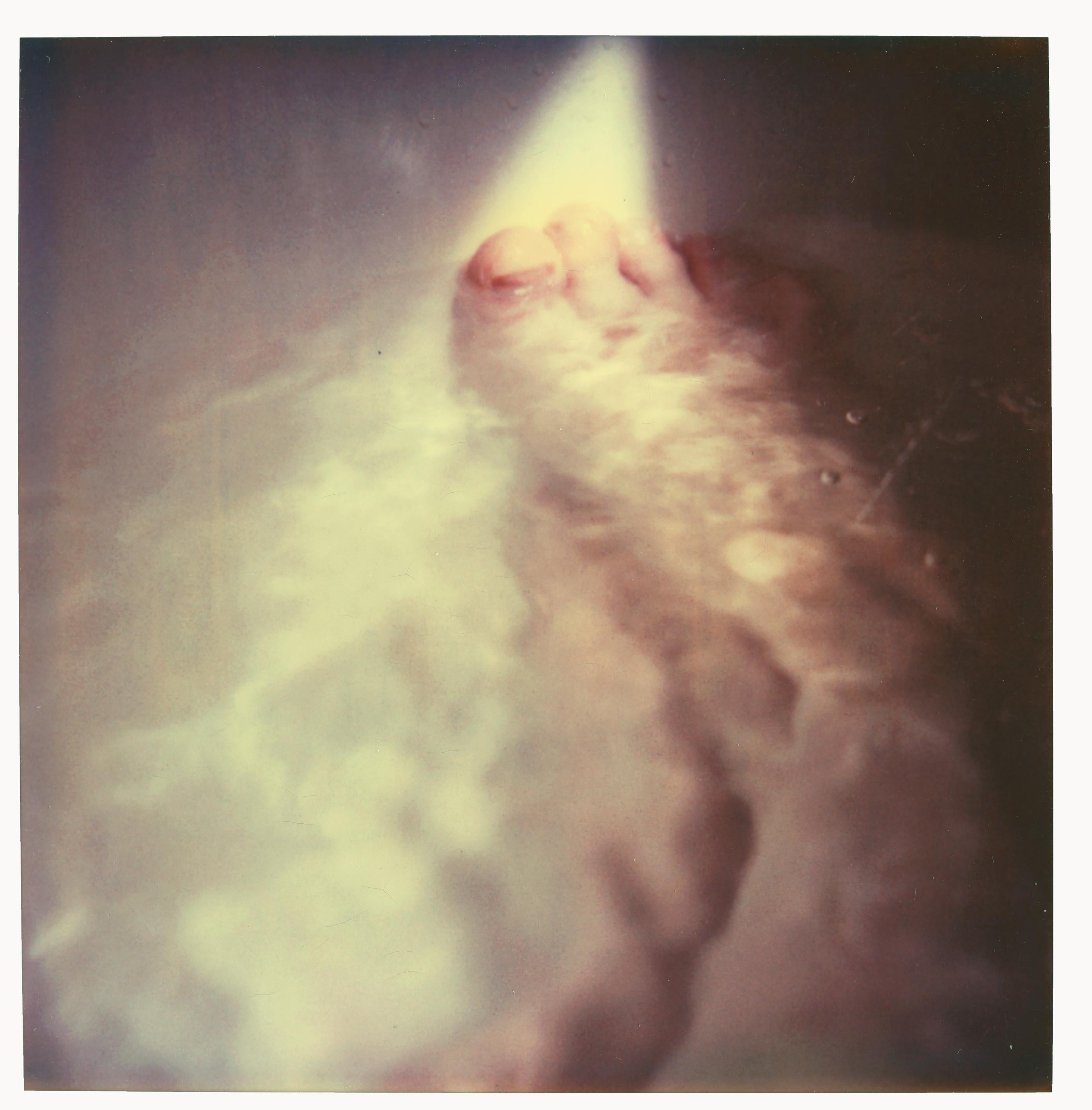 Stefanie Schneider Color Photograph – Feet - Bathtime II (29 Palms, CA) analog, nicht montiert, 58x56cm 