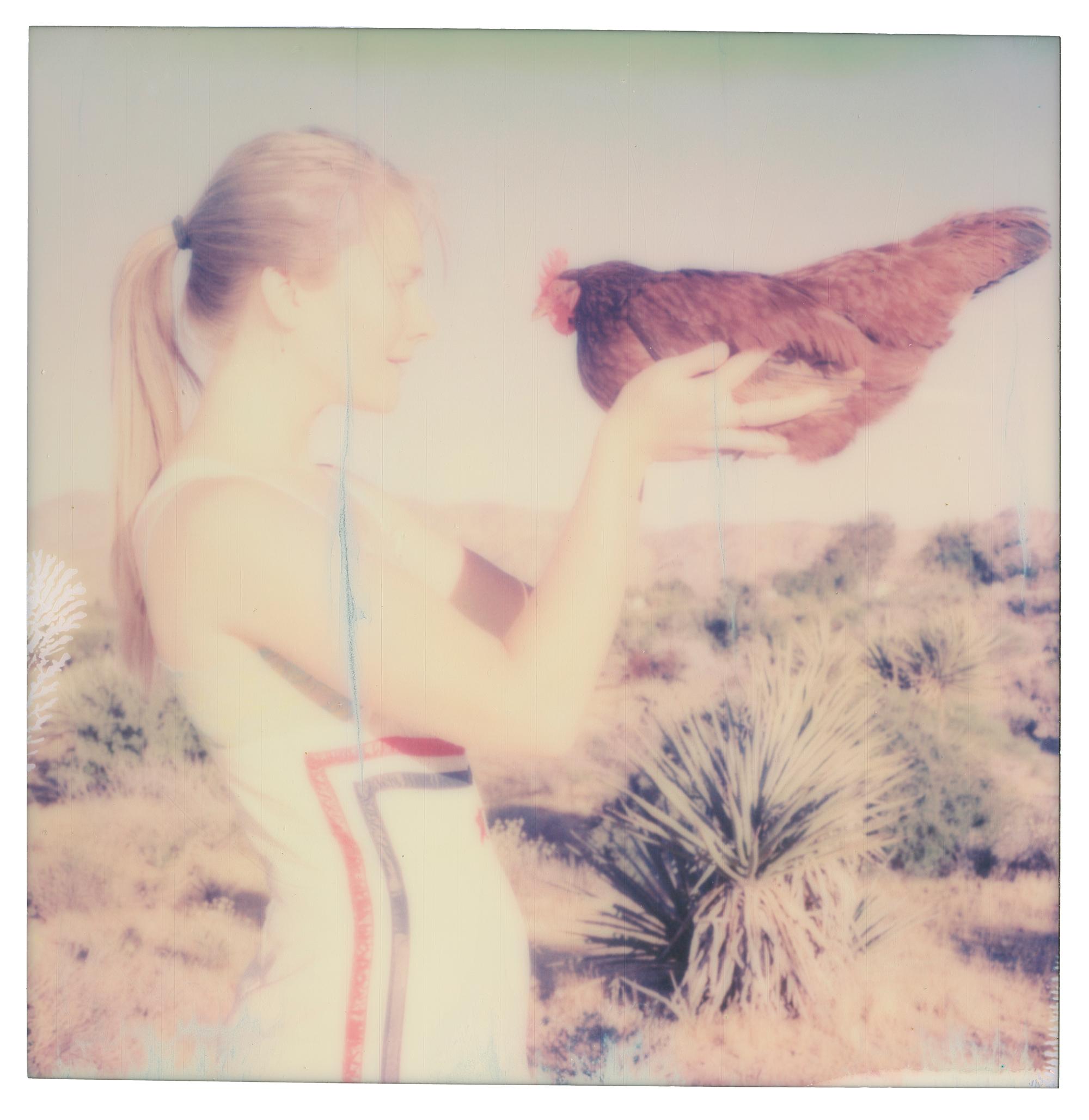 Figurative Photograph Stefanie Schneider - Fellow prisonniers du Splendour (Chicks and Chicks and parfois Cocks)