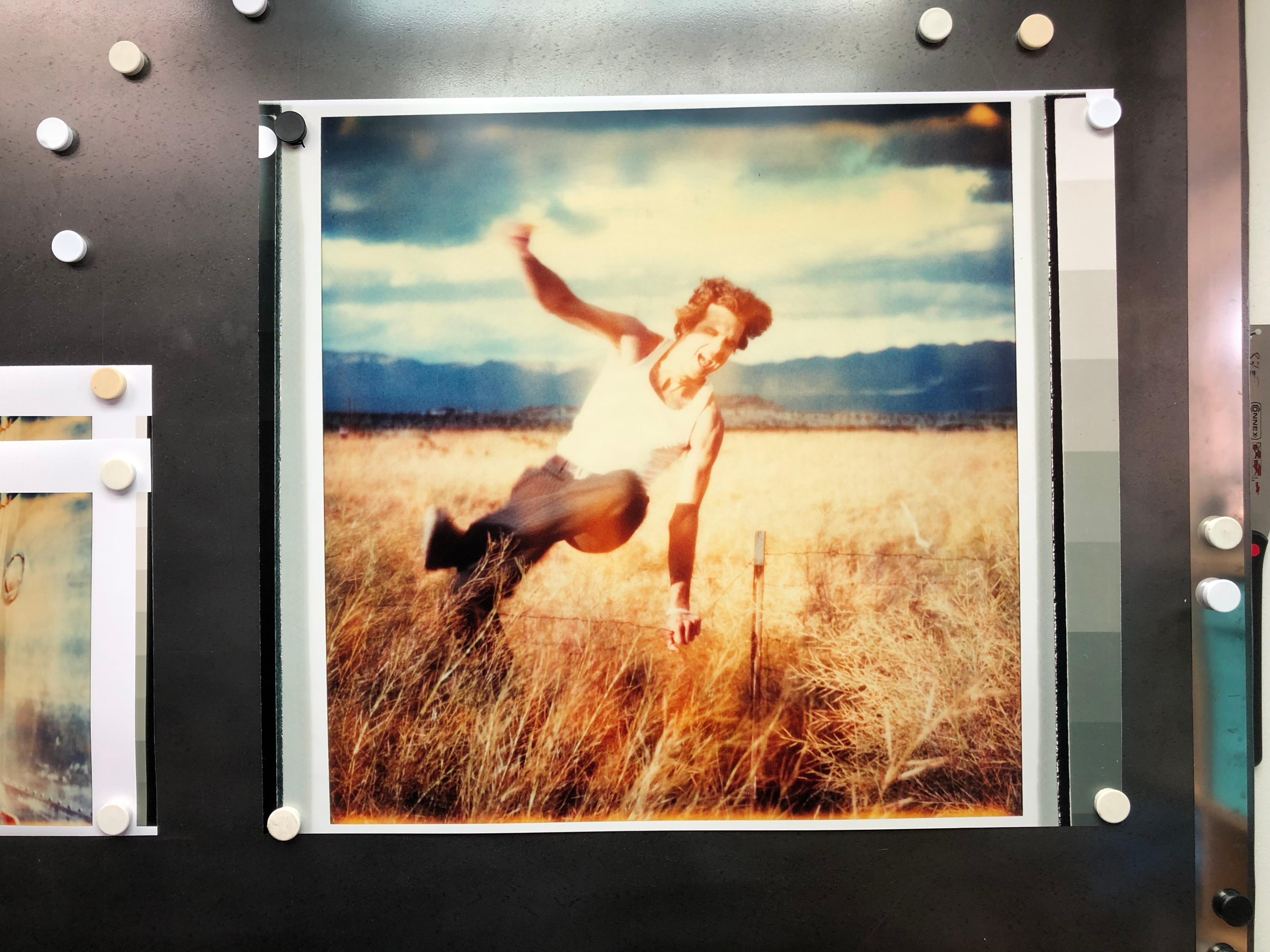 Field of Dreams (Sidewinder) 80 x 78 cm, 2005,
Edition 2/5, analog C-Print, hand-printed by the artist, based on a Polaroid, 
Artist Inventory 3131.02, not mounted

Stefanie Schneider's scintillating situations take place in the American West.