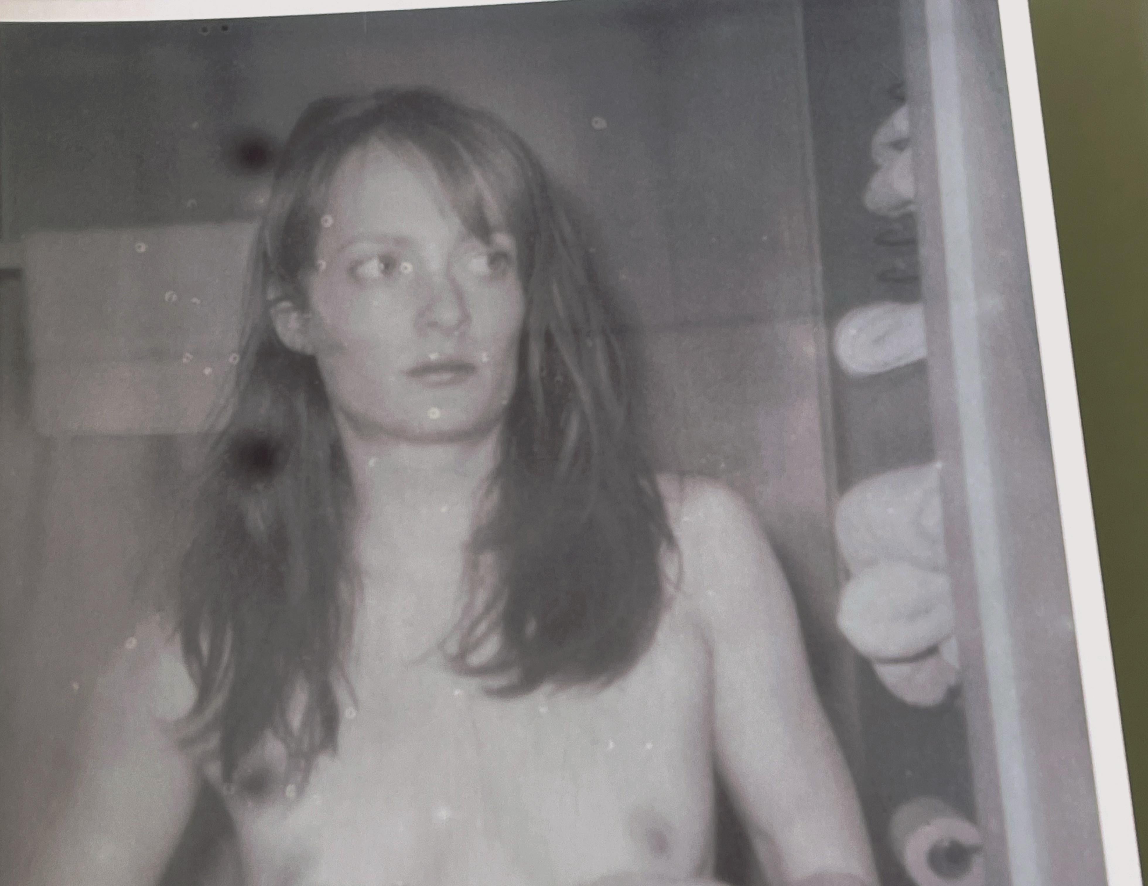 Fighting back the Darkness (La mort nous fait partie), Polaroid nu en vente 1