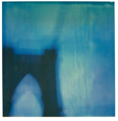 Bridge Finished (Stay) - Contemporain, Abstrait, New York, États-Unis, Polaroid, Bleu