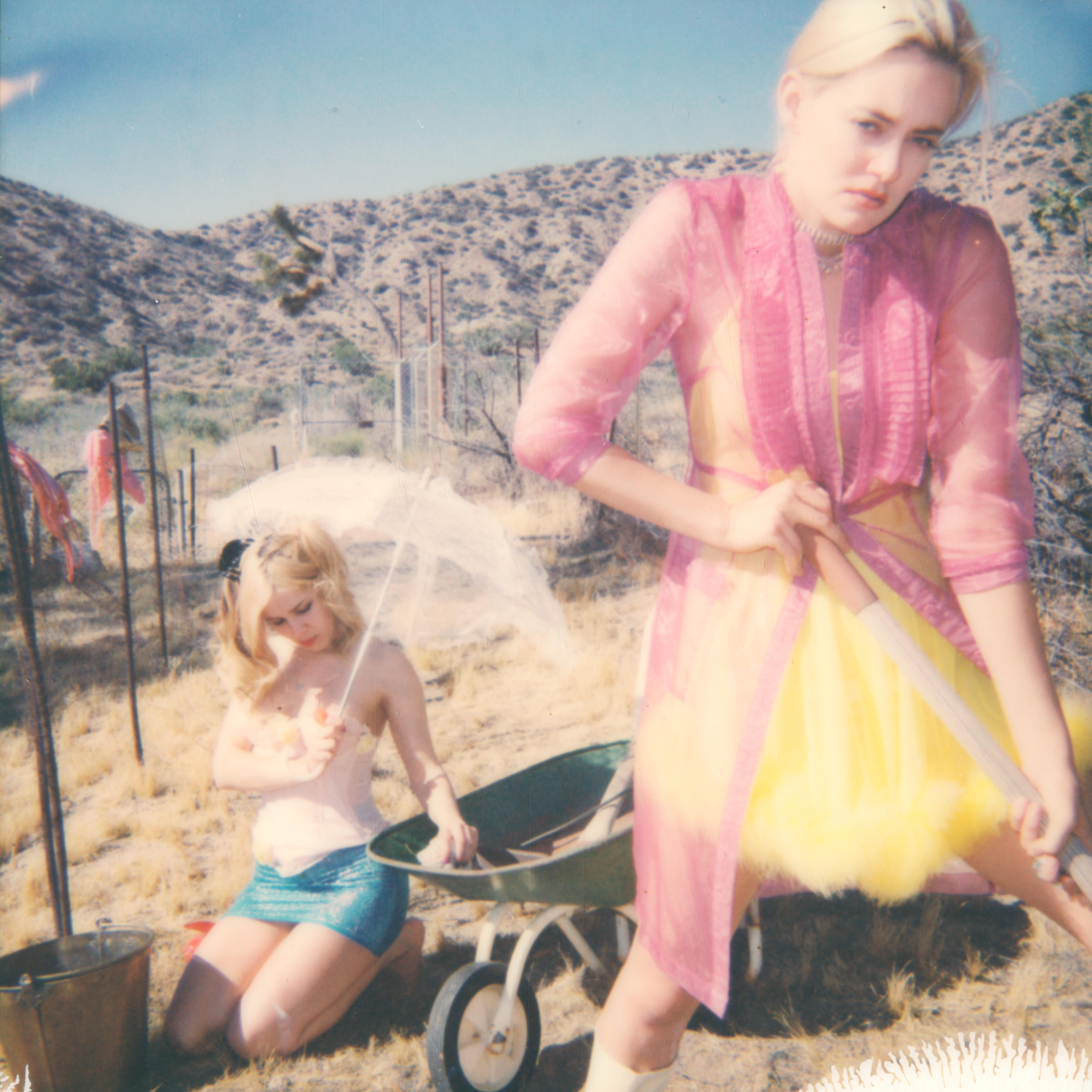 Stefanie Schneider Color Photograph – First Steps (Heavenly Falls) - 21. Jahrhundert, Polaroid, Frauen, Contemporary