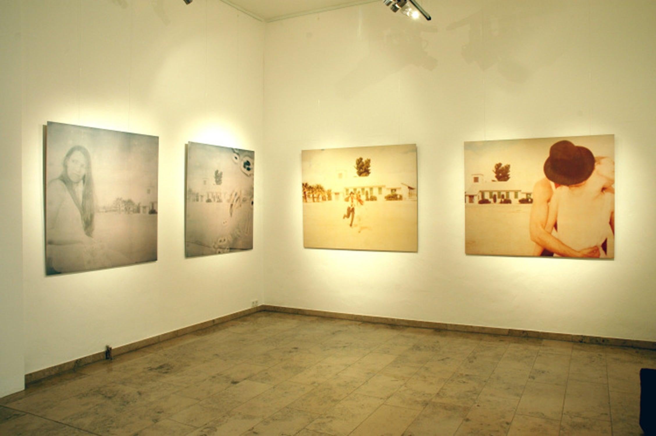Frenzy (Sidewinder) - Polaroid, Contemporary, 21st Century, Color. Église - Contemporain Photograph par Stefanie Schneider