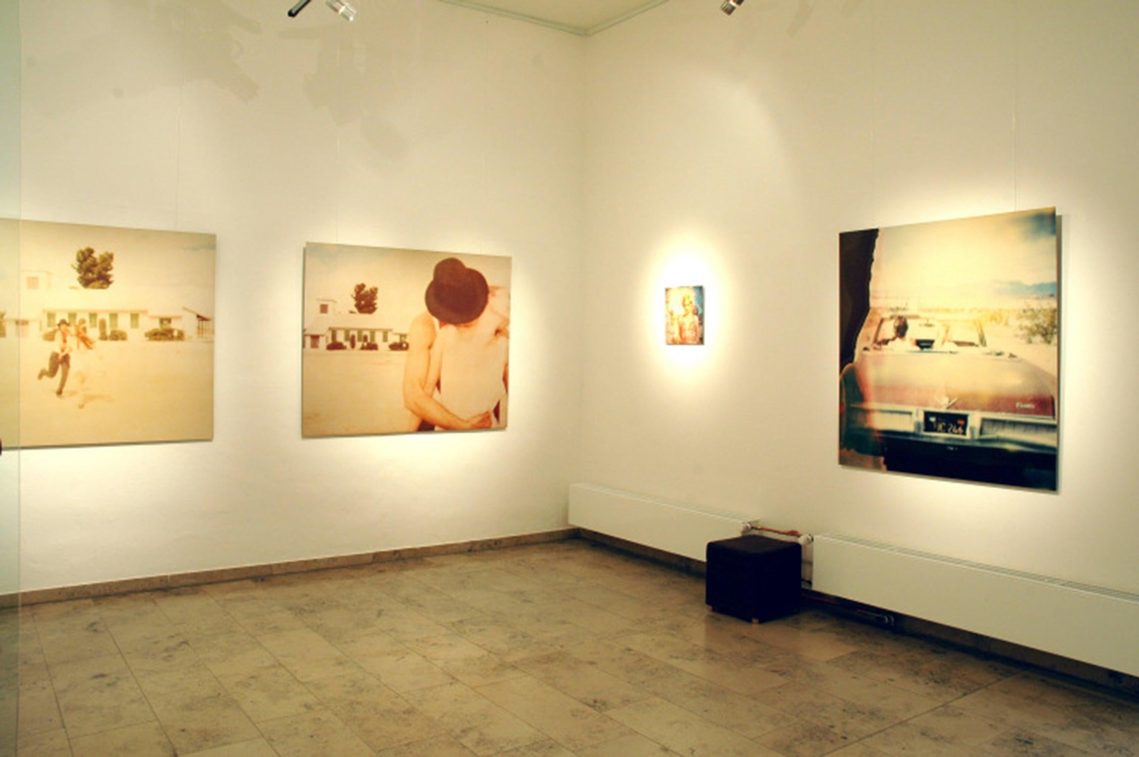 Frenzy (Sidewinder) - Polaroid, Contemporary, 21st Century, Color. Église - Orange Portrait Photograph par Stefanie Schneider