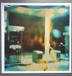 Station-service de nuit - d'après un original Polaroid - Preuve