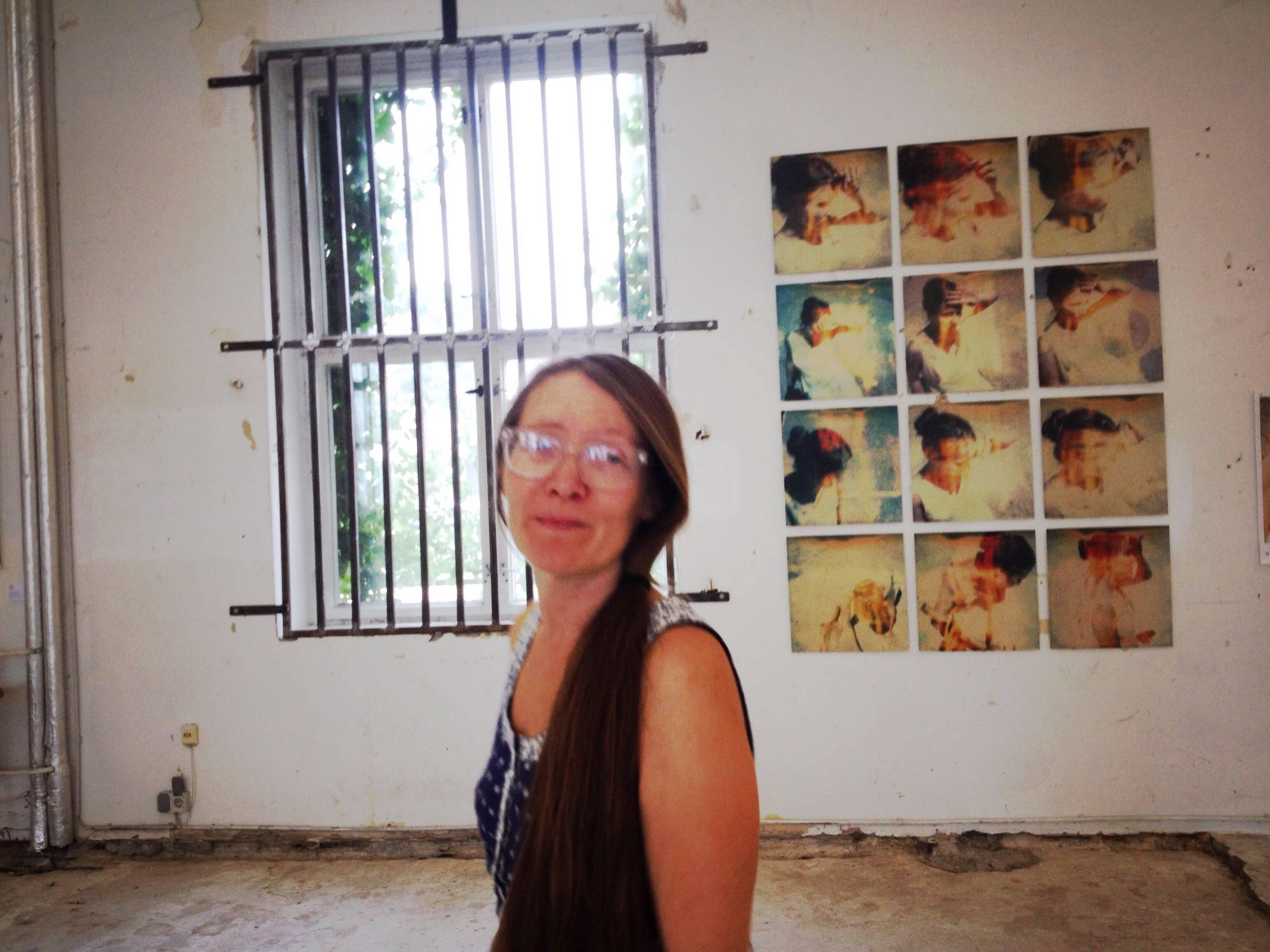 Gesten - 21. Jahrhundert, Polaroid, Porträt, Contemporary, Selbstporträt im Angebot 8