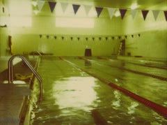 Swimming Green Pool II (Suburbia) - Contemporain, Polaroid, Analog, Portrait