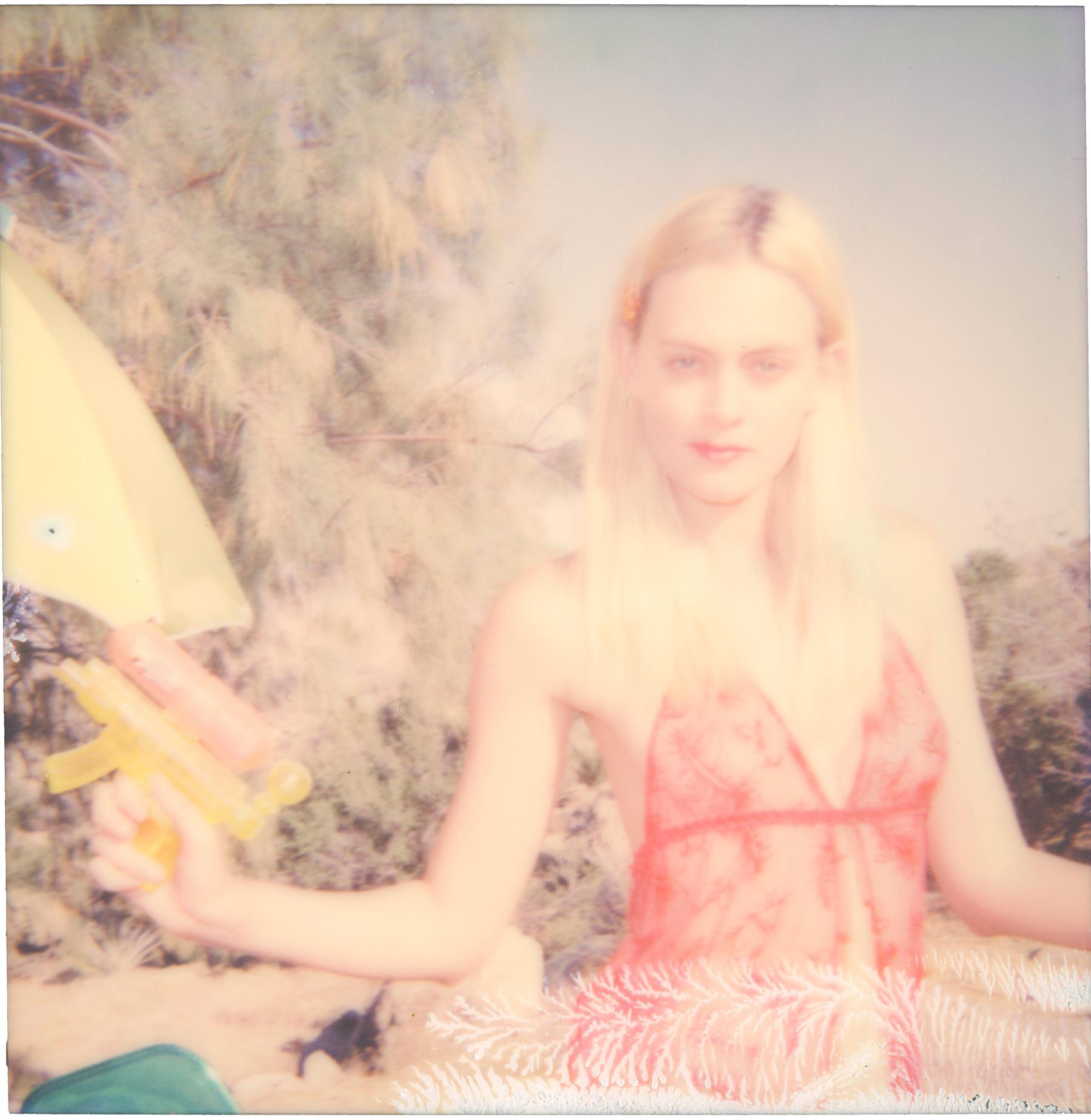 Un rêve demi-oublié (Heavenly Falls) - 21e siècle, Polaroid, figuratif