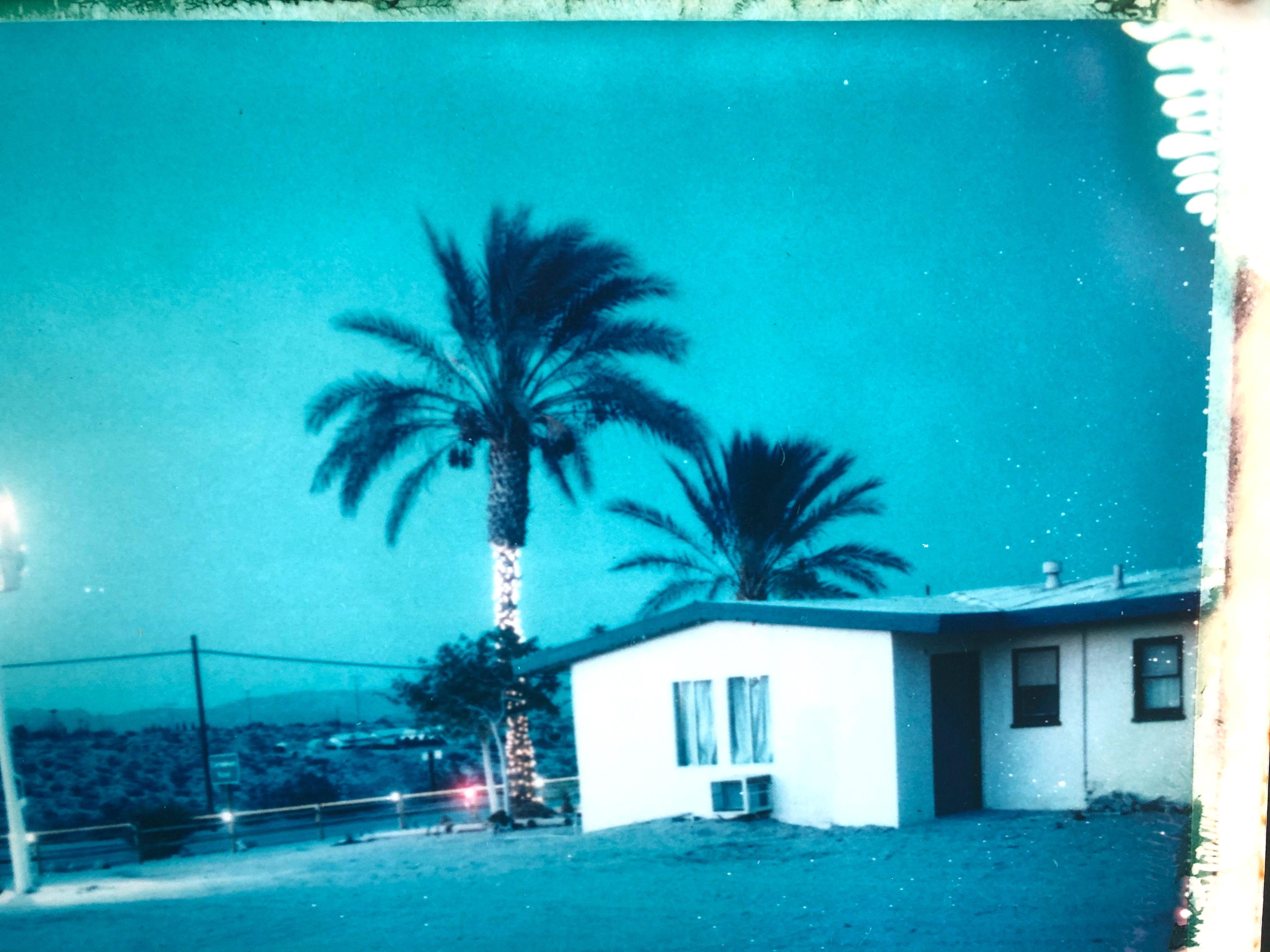 Harmony Motel (29 Palms, Kalifornien) (Zeitgenössisch), Photograph, von Stefanie Schneider