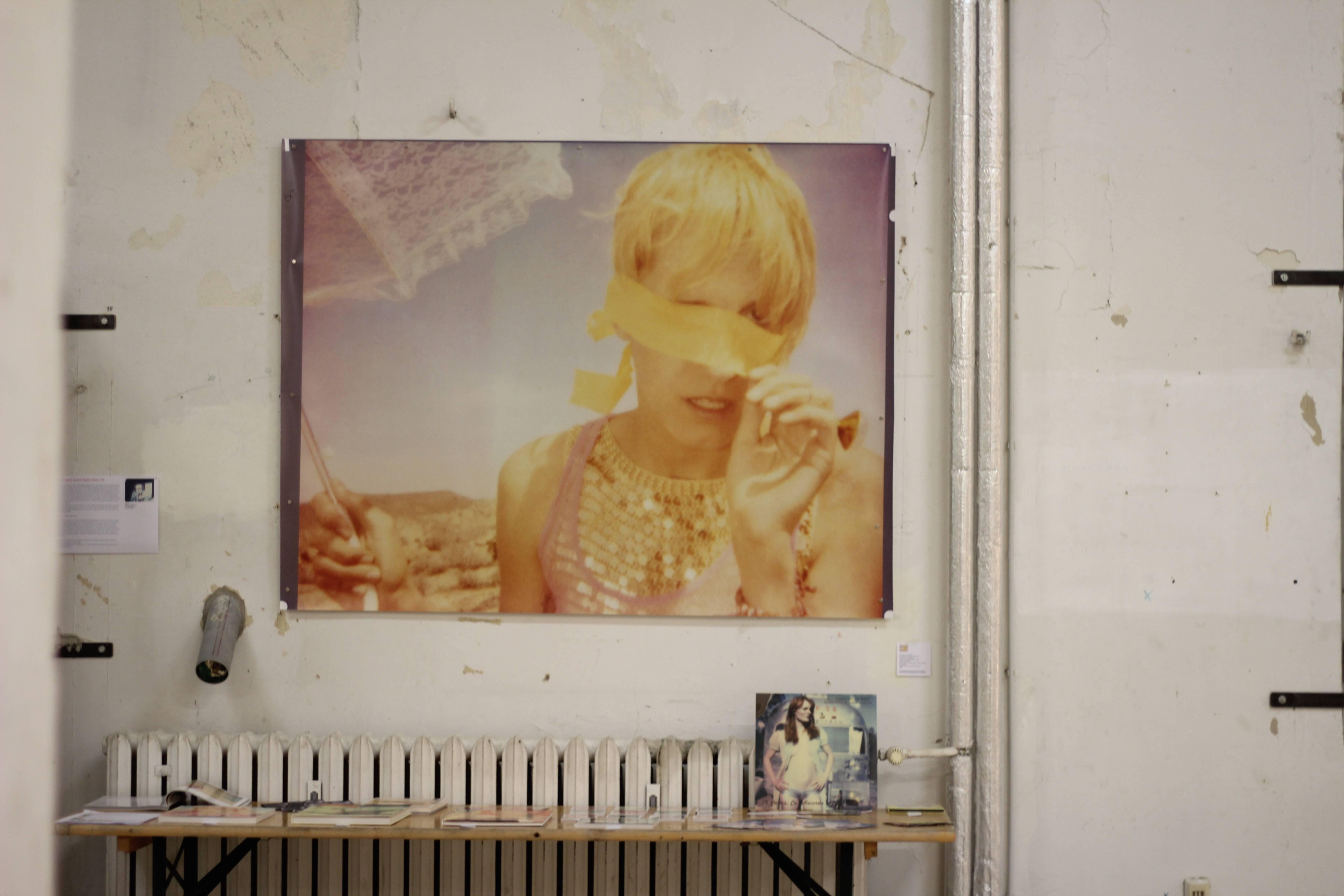 Heather's Dream - Contemporary, Porträt, Frauen, Polaroid, 21. Jahrhundert, Farbe  im Angebot 3