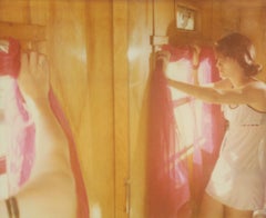 Hemispheres Away (La fille derrière la clôture de picket blanche)