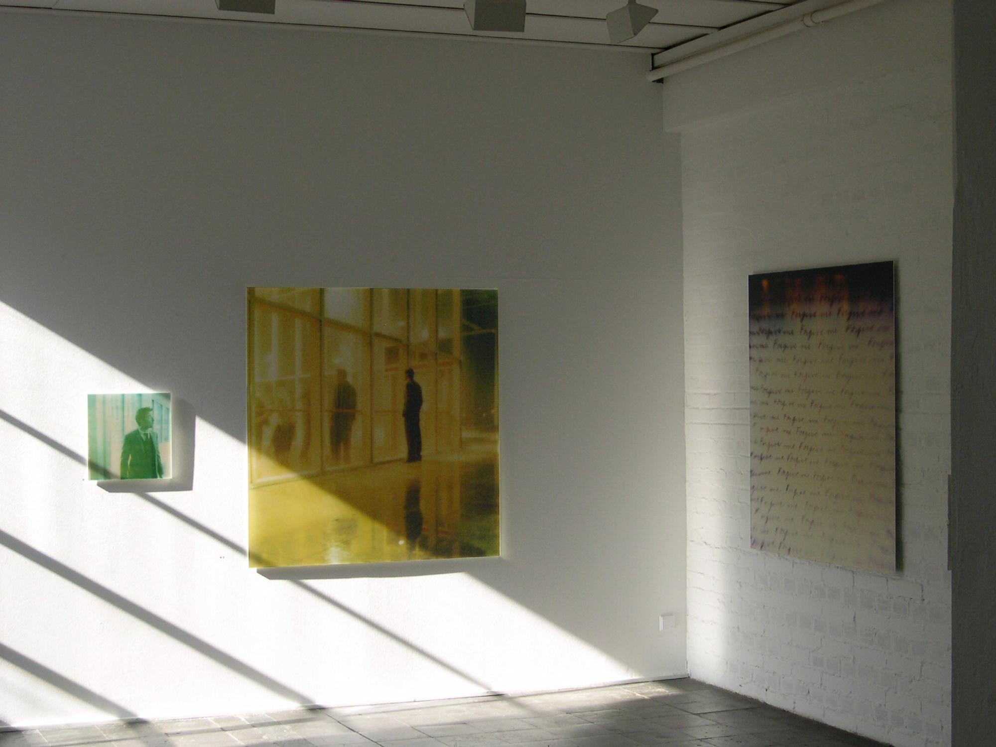 Henry watching Athena Dance I - Stay, diptych - AP 1/2, 128x125cm and 38x37cm - Yellow Color Photograph by Stefanie Schneider