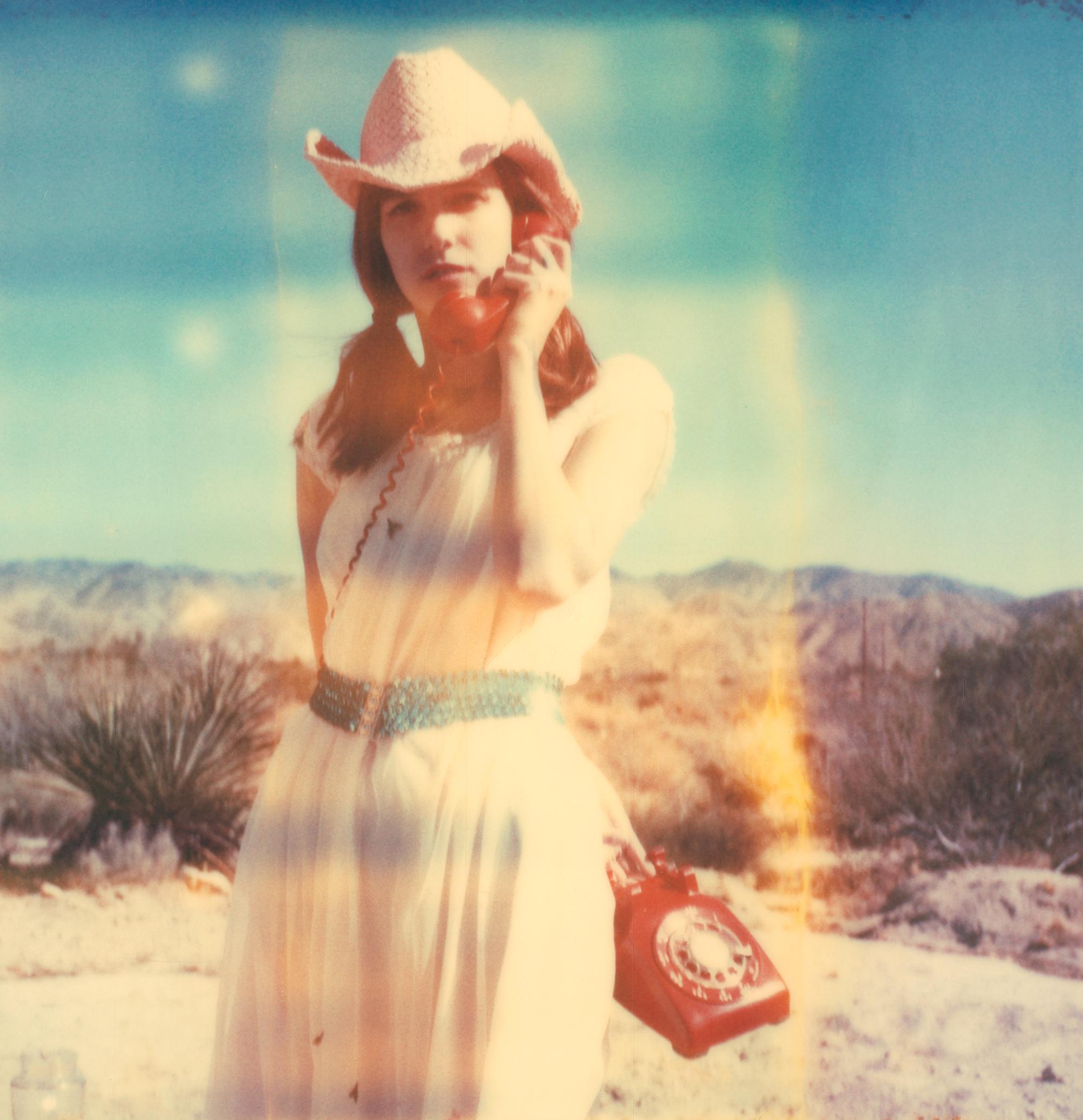 Stefanie Schneider Figurative Photograph – Ihr letzterruf III – Frauen, 21. Jahrhundert, Polaroid, figurativ, Fotografie