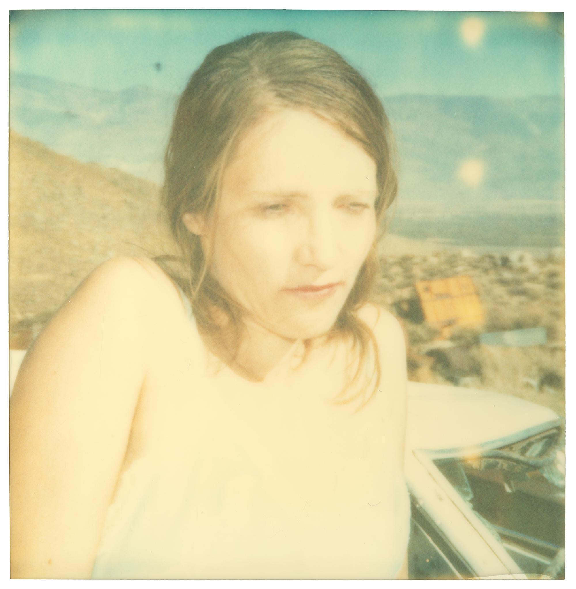 Stefanie Schneider Portrait Photograph – Hideout (Wastelands) – analoger Vintage-Druck, montiert