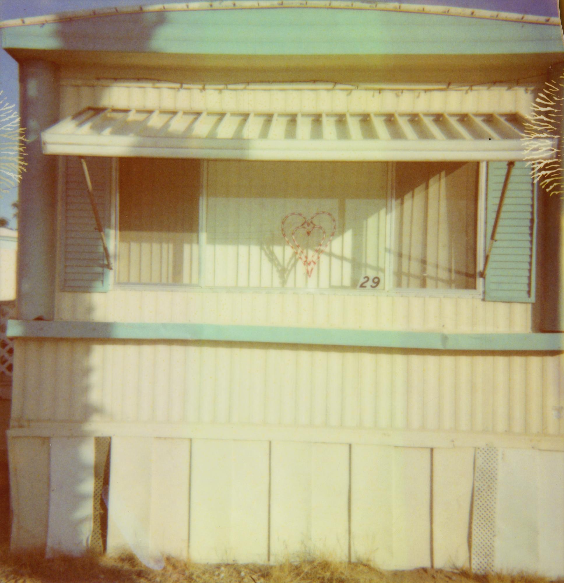 Stefanie Schneider Landscape Photograph – Home Sweet Home (Oxanas 30. Geburtstag) – Polaroid
